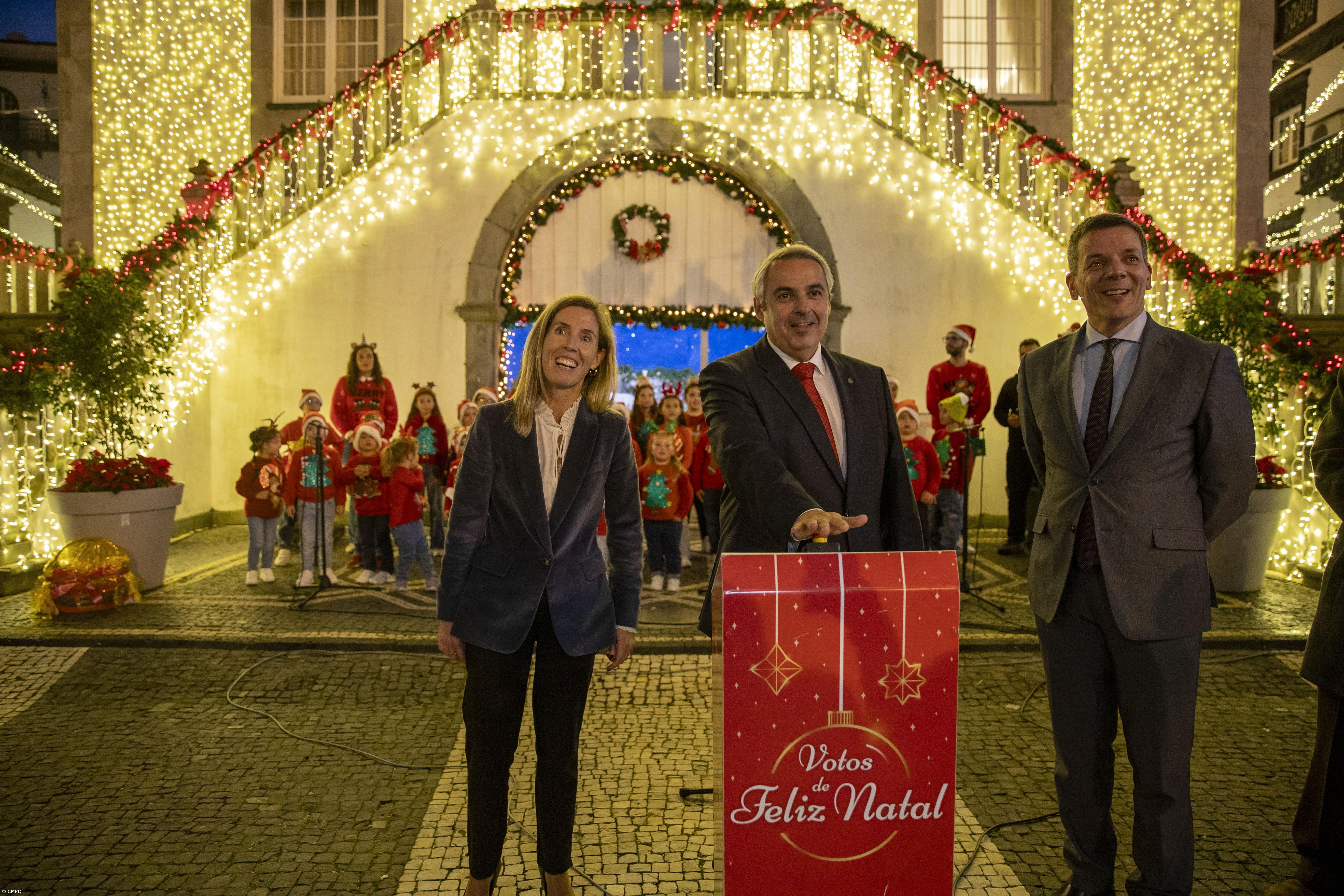Ponta Delgada inaugura iluminação de Natal com investimento para reforçar turismo no inverno – Imagem 1