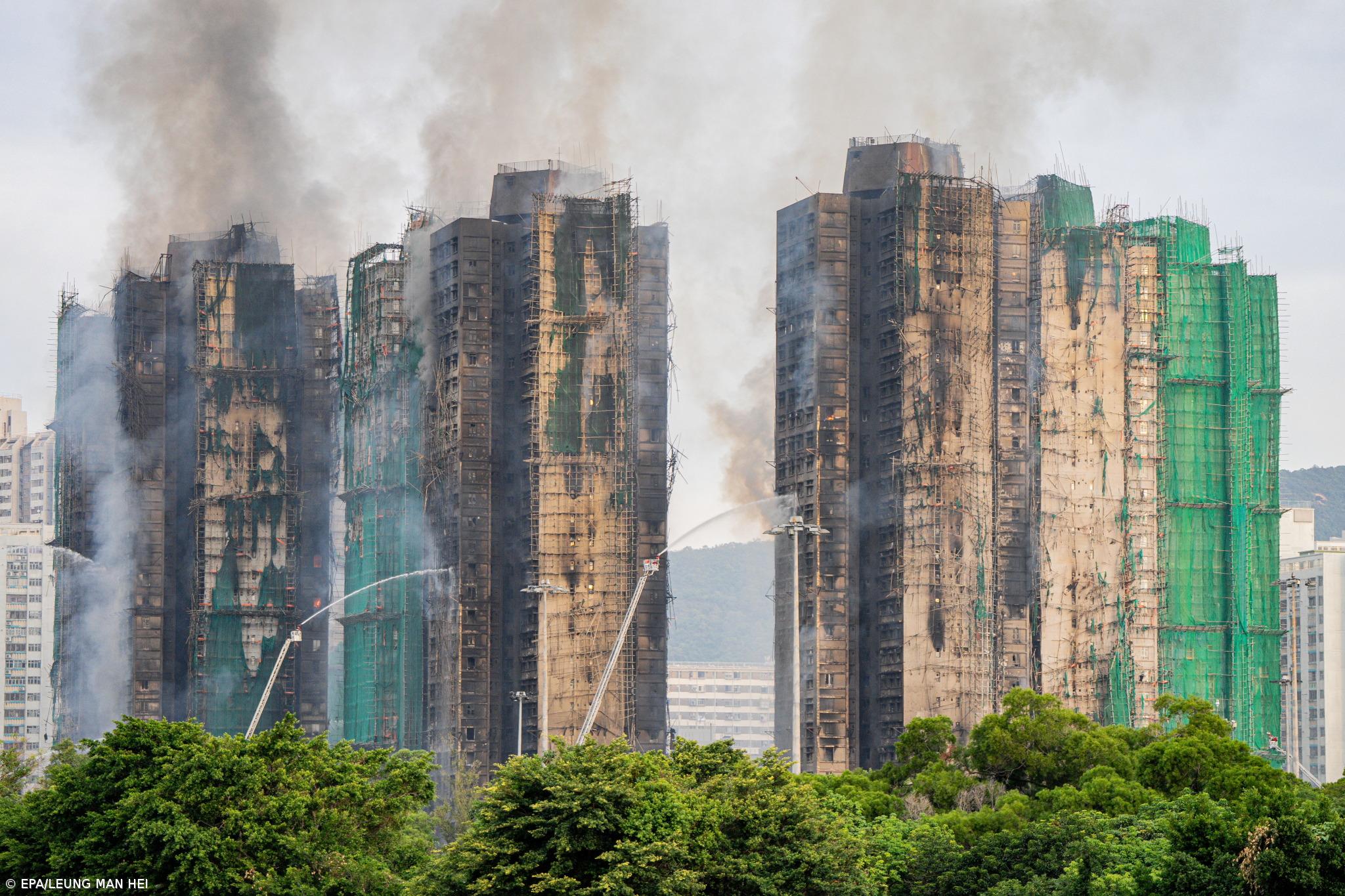 Macau apoia Hong Kong com 3,33 ME após incêndio que fez pelo menos 128 mortos – Imagem 1