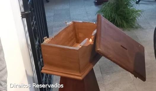 Dinheiro de uma caixa de ofertas foi roubado da Igreja de Nossa Senhora da Conceição nos Mosteiros  – Imagem 1