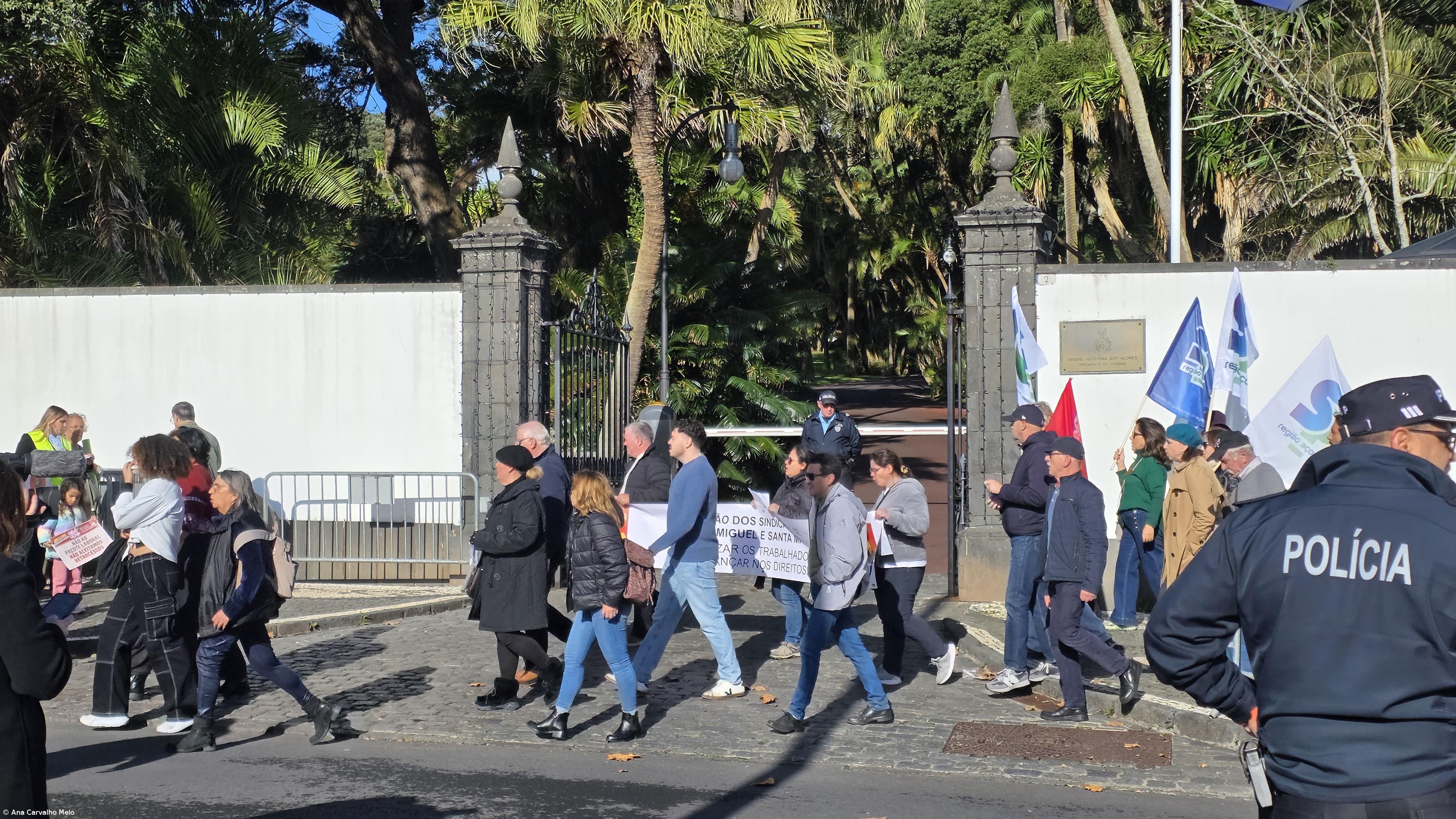 Greve geral contra revisão laboral junta centenas de trabalhadores em Ponta Delgada – Imagem 4