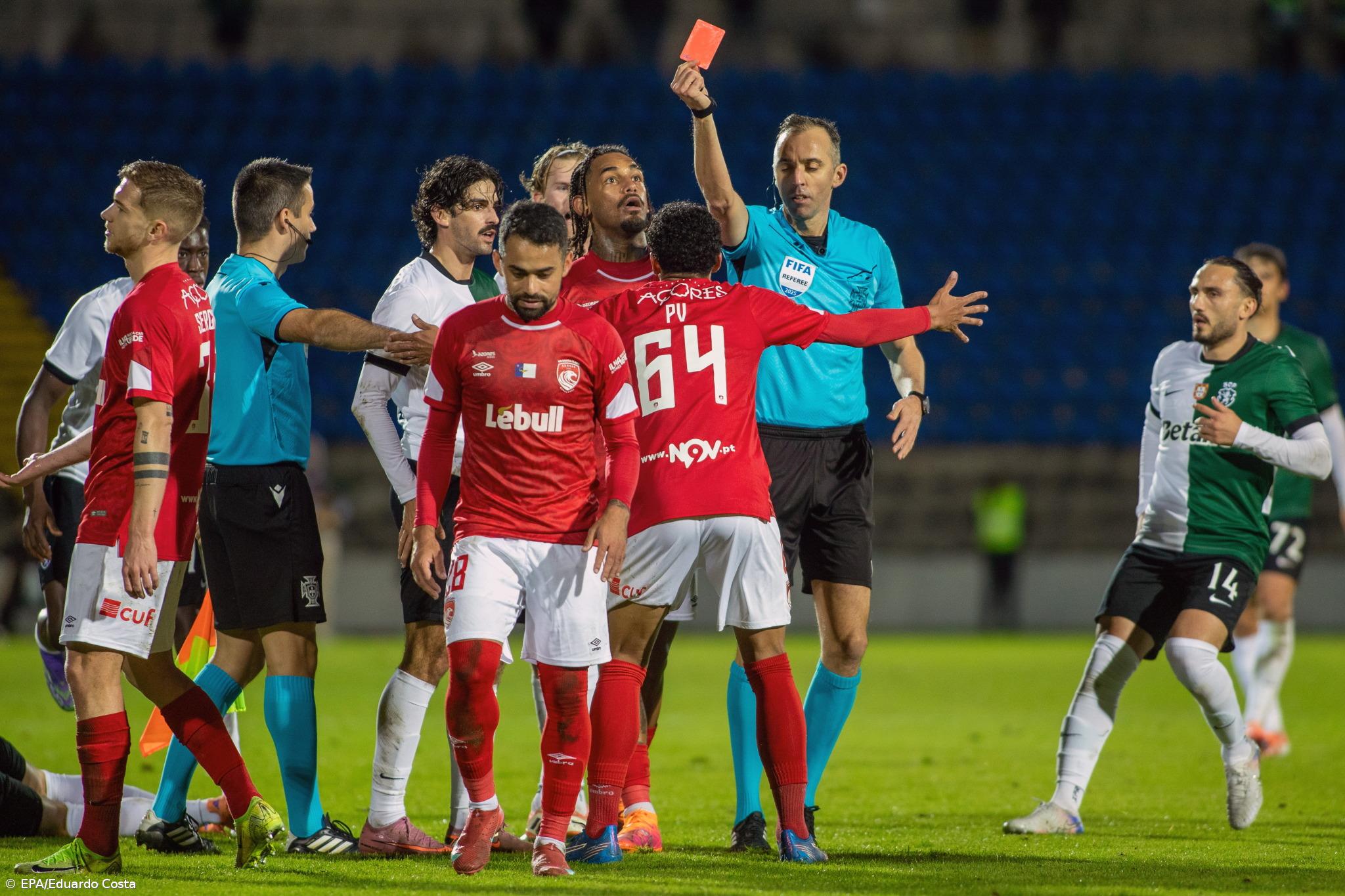 Santa Clara quer anulação de expulsão de Paulo Vitor e áudios do videoárbitro – Imagem 1