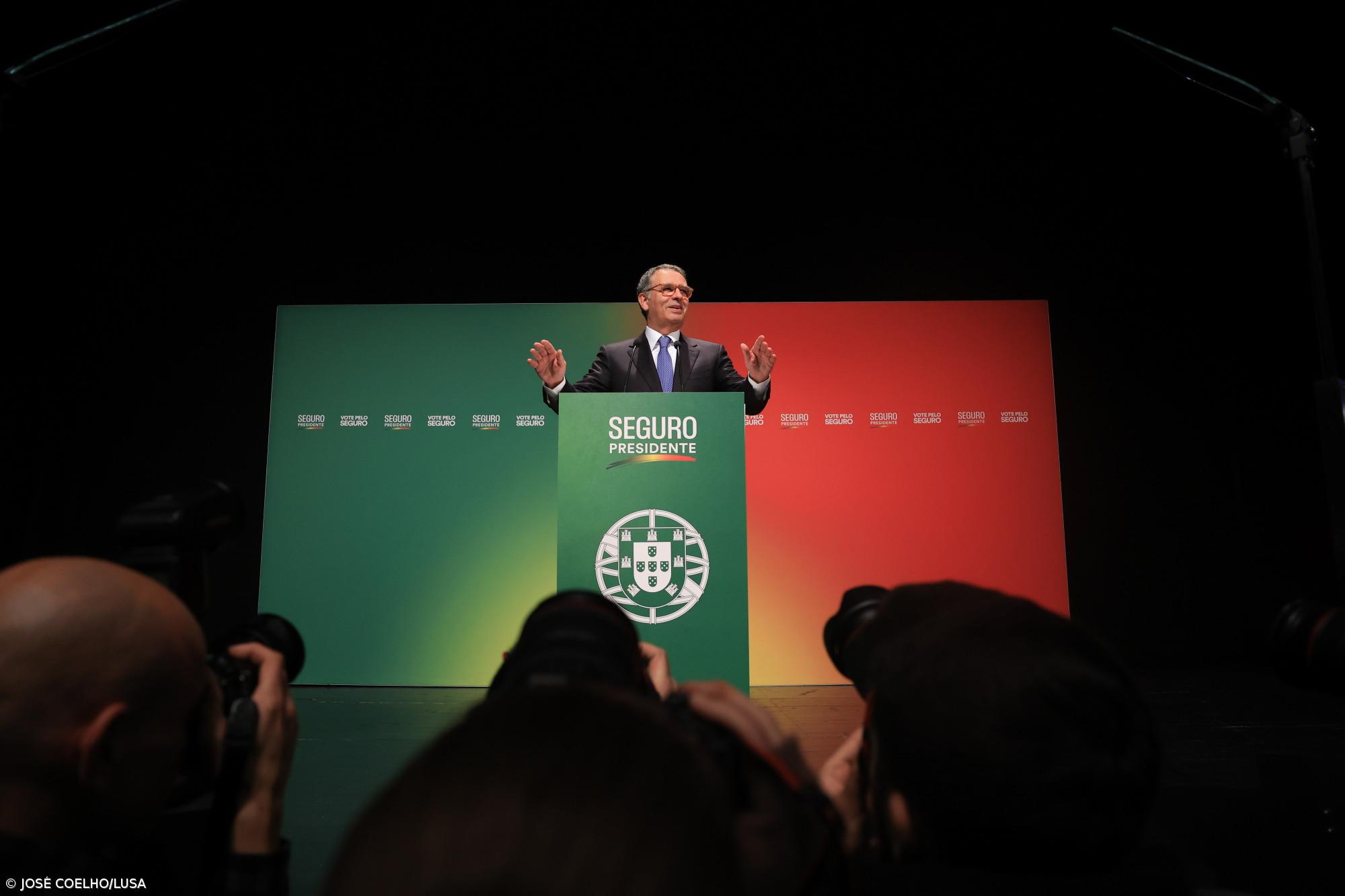 Seguro diz que “venceu a democracia” e quer derrotar extremismos  – Imagem 1