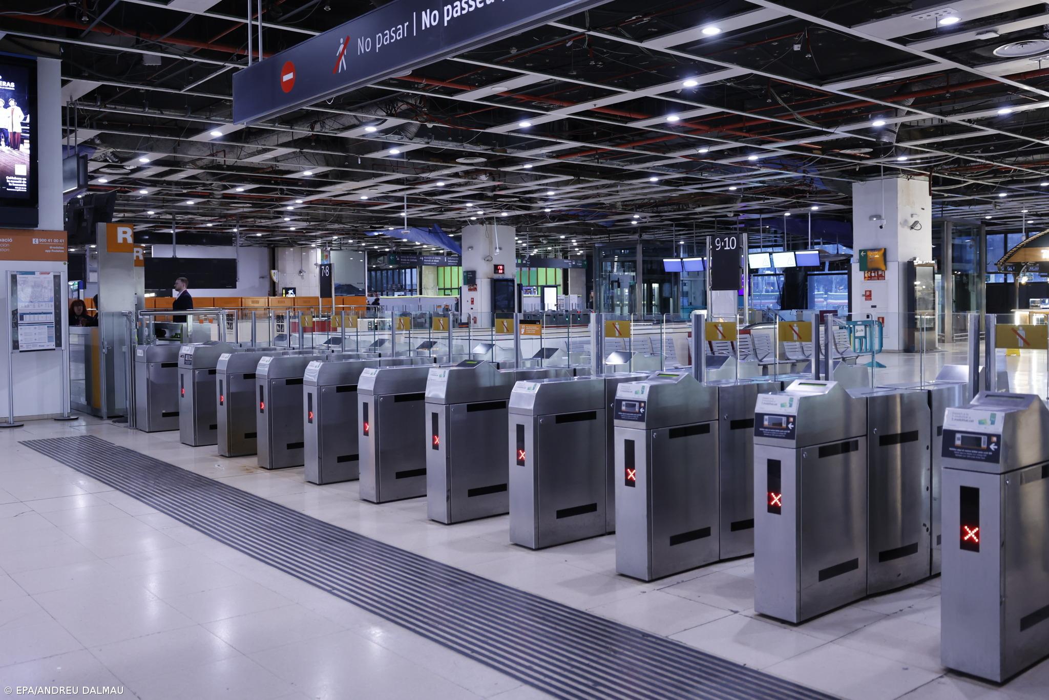 Comboio colide com grua em Espanha e faz três feridos – Imagem 1