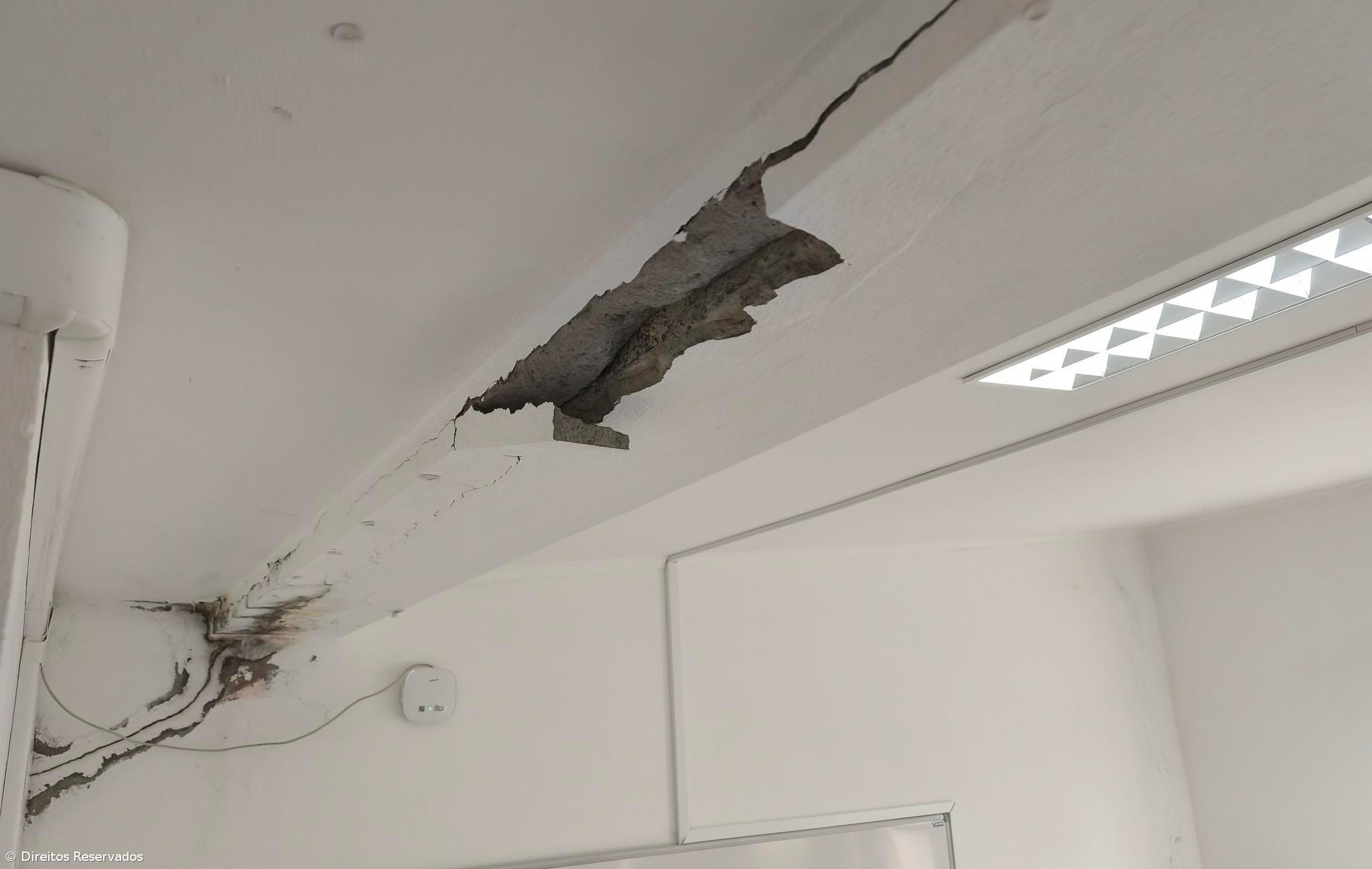 Degradação na ESRG culmina na queda de um pedaço de viga – Imagem 1