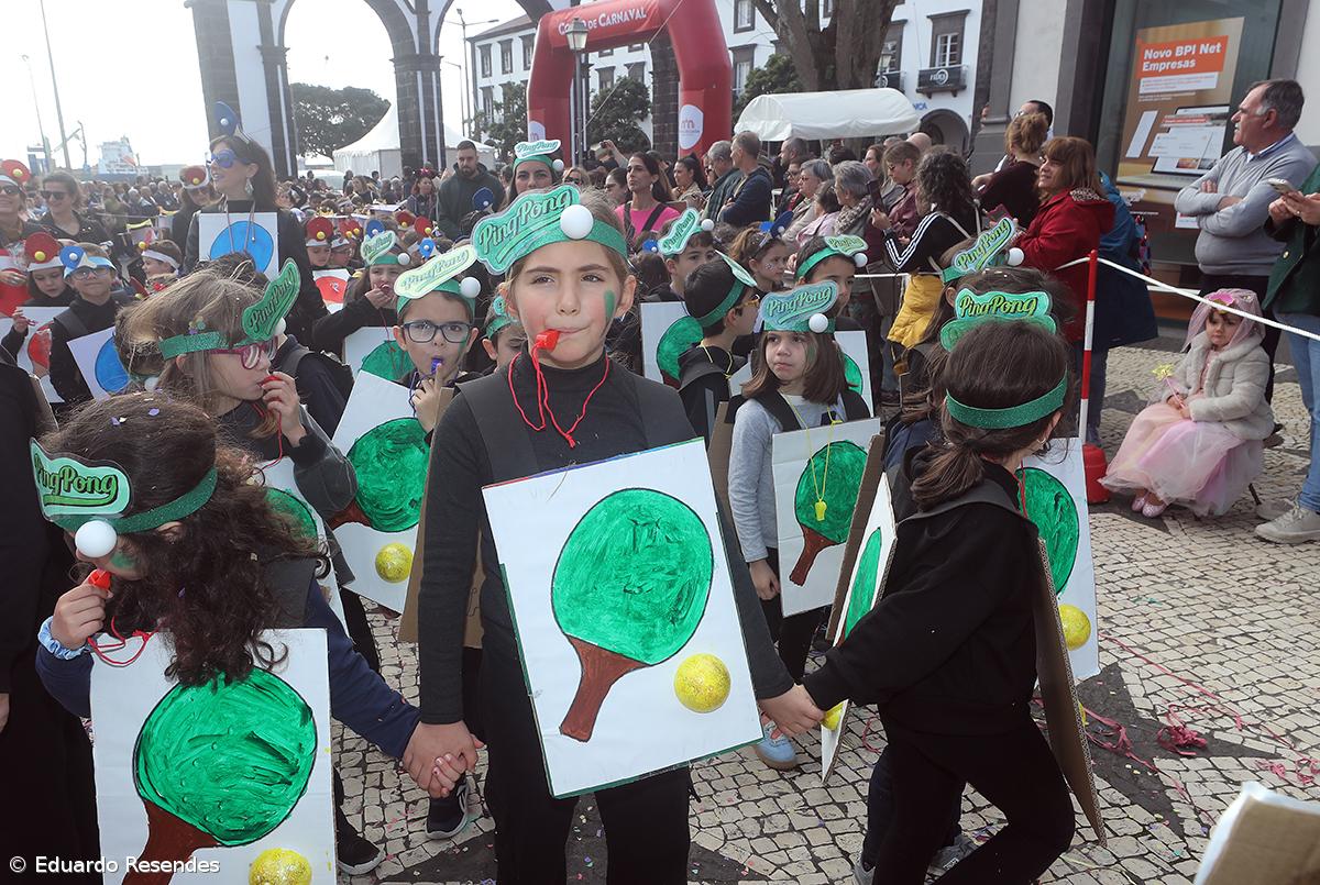 Corso de Carnaval espalha cor e alegria pela cidade de Ponta Delgada (com fotos) – Imagem 22