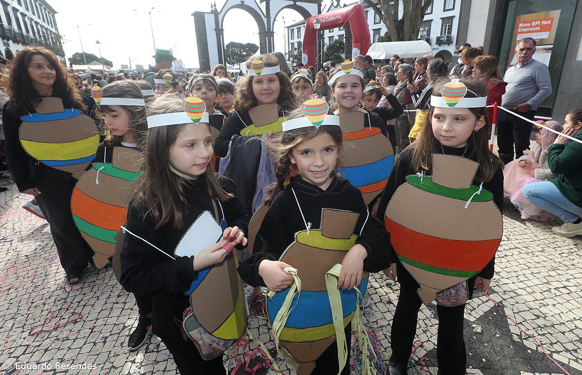 Corso de Carnaval espalha cor e alegria pela cidade de Ponta Delgada (com fotos) – Imagem 2
