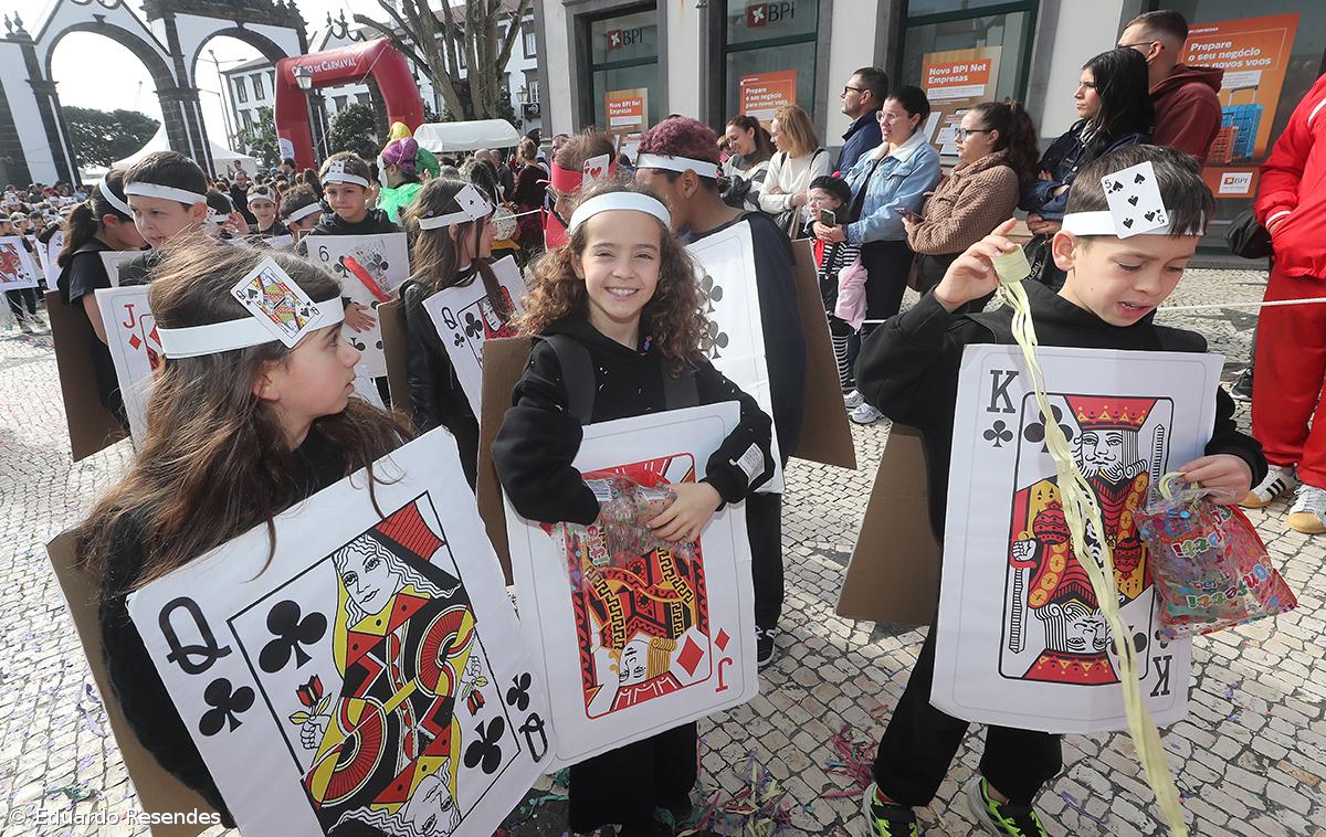Corso de Carnaval espalha cor e alegria pela cidade de Ponta Delgada (com fotos) – Imagem 4