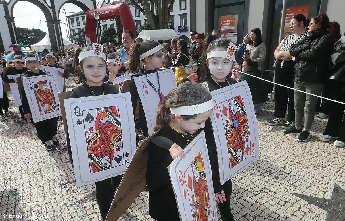 Corso de Carnaval espalha cor e alegria pela cidade de Ponta Delgada (com fotos) – Imagem 5