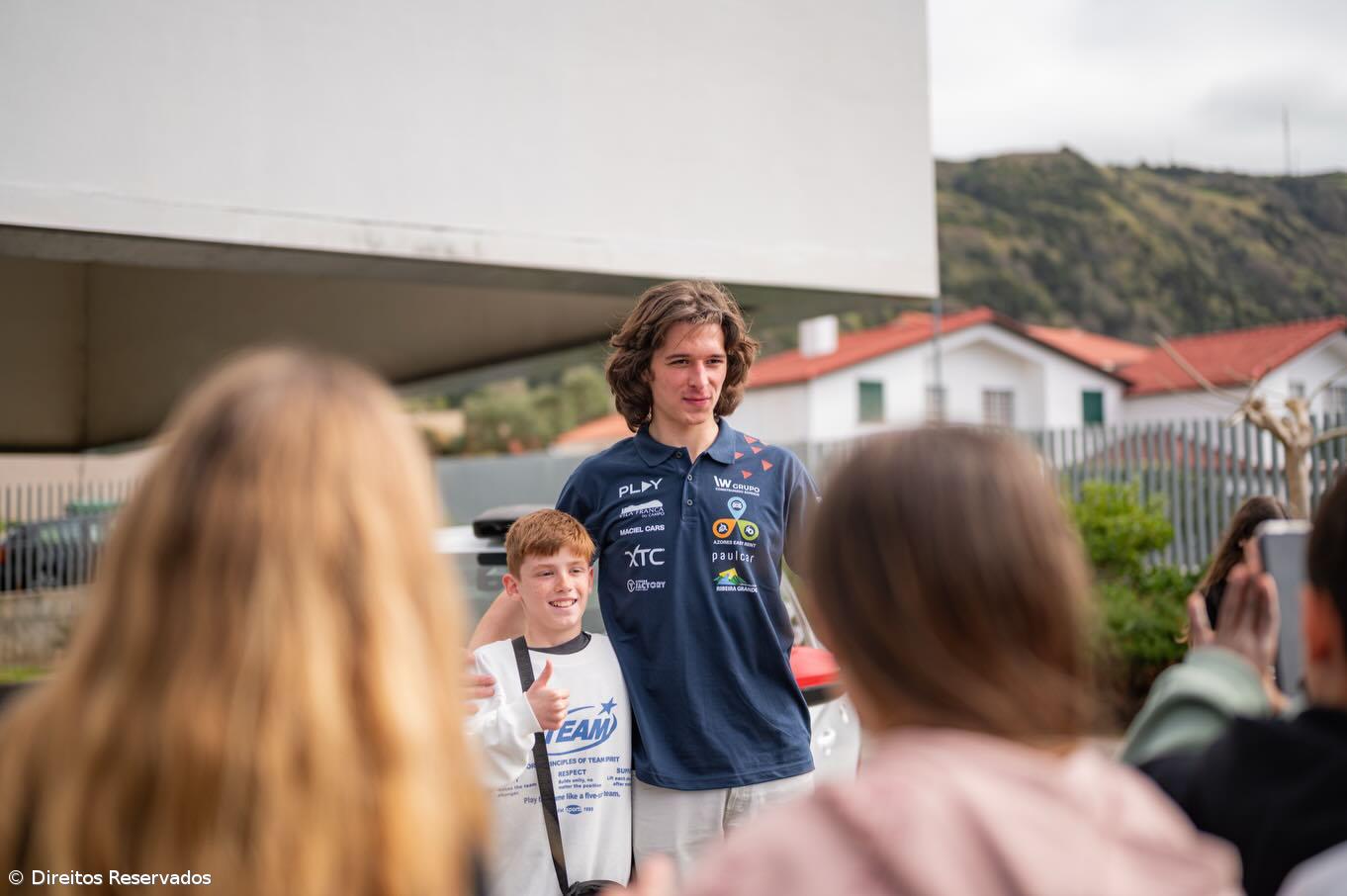 Pedro Câmara Jr. visita Escola Básica e Secundária das Velas em São Jorge  – Imagem 1