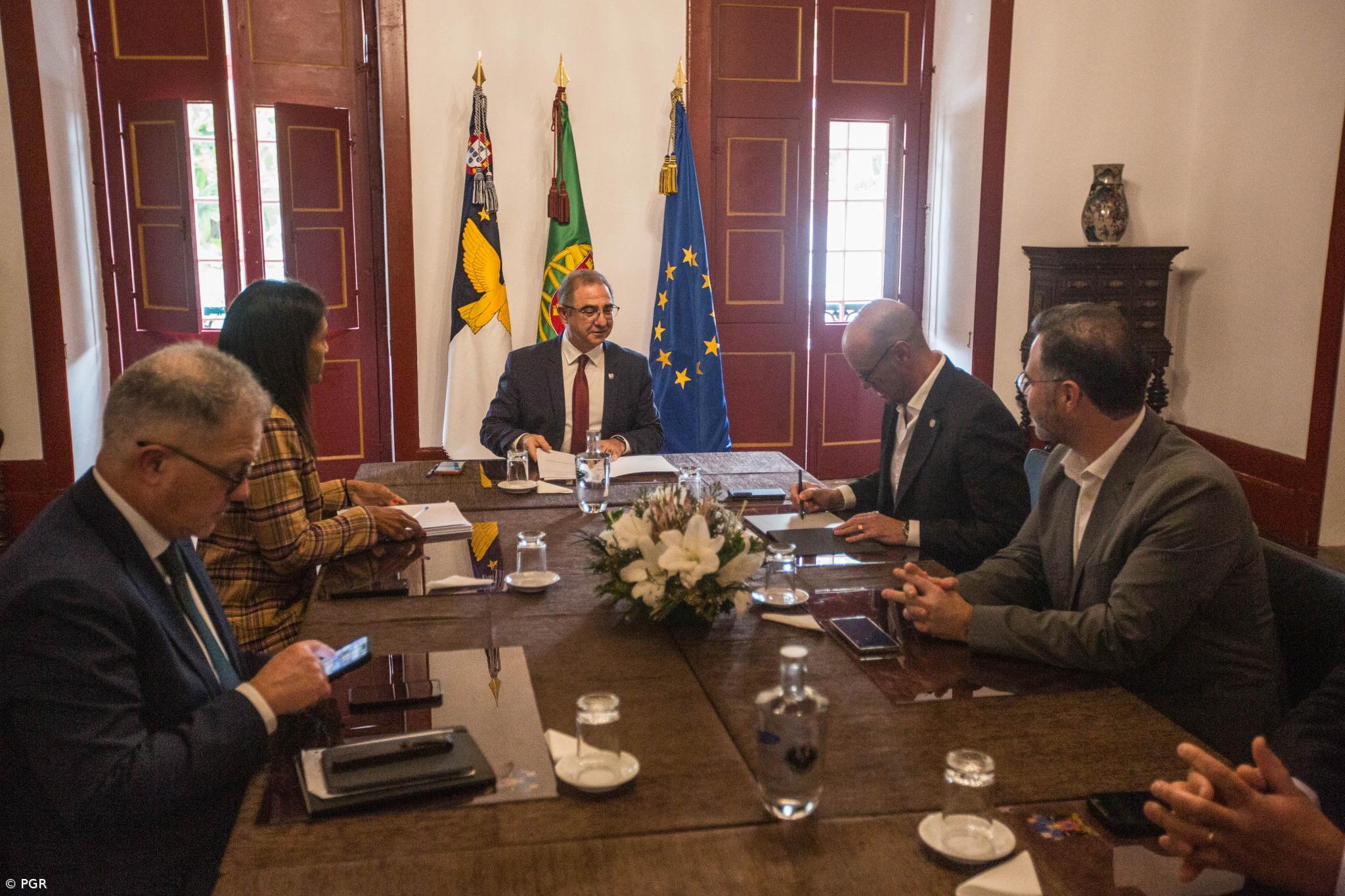 Presidente do Governo dos Açores rejeita ficar condicionado por narrativas bairristas  – Imagem 1