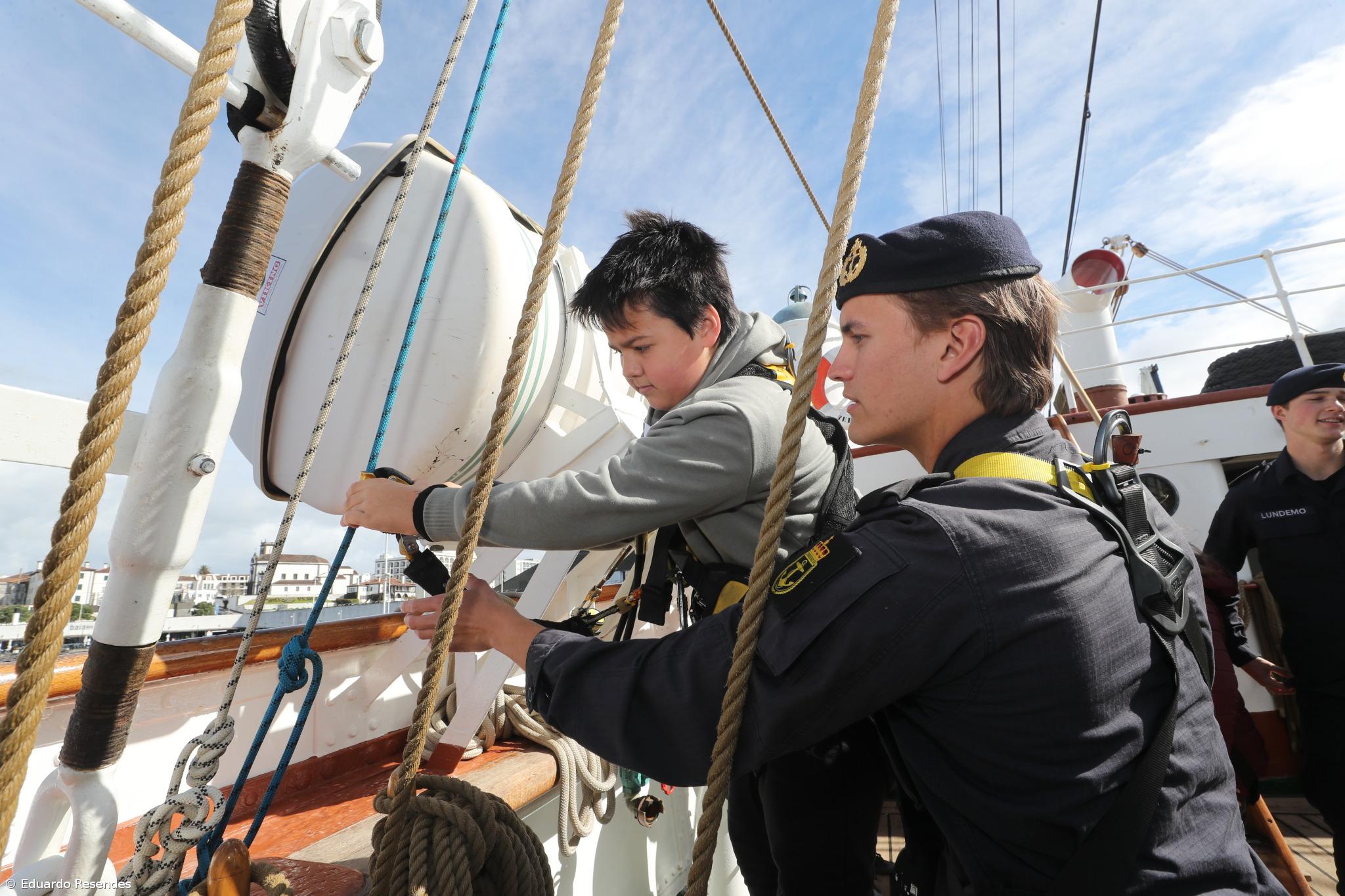 Cerca de uma centena de alunos da EBI Lagoa visitam o Statsraad Lehmkuhl – Imagem 3