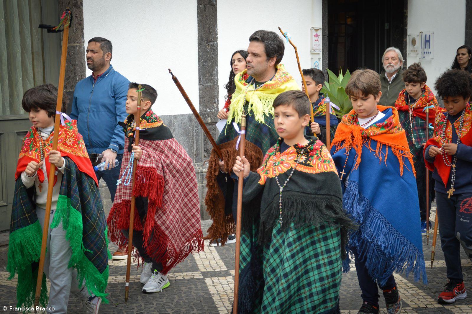 Crianças do Colégio São Francisco Xavier em Romaria (Com fotos) – Imagem 4