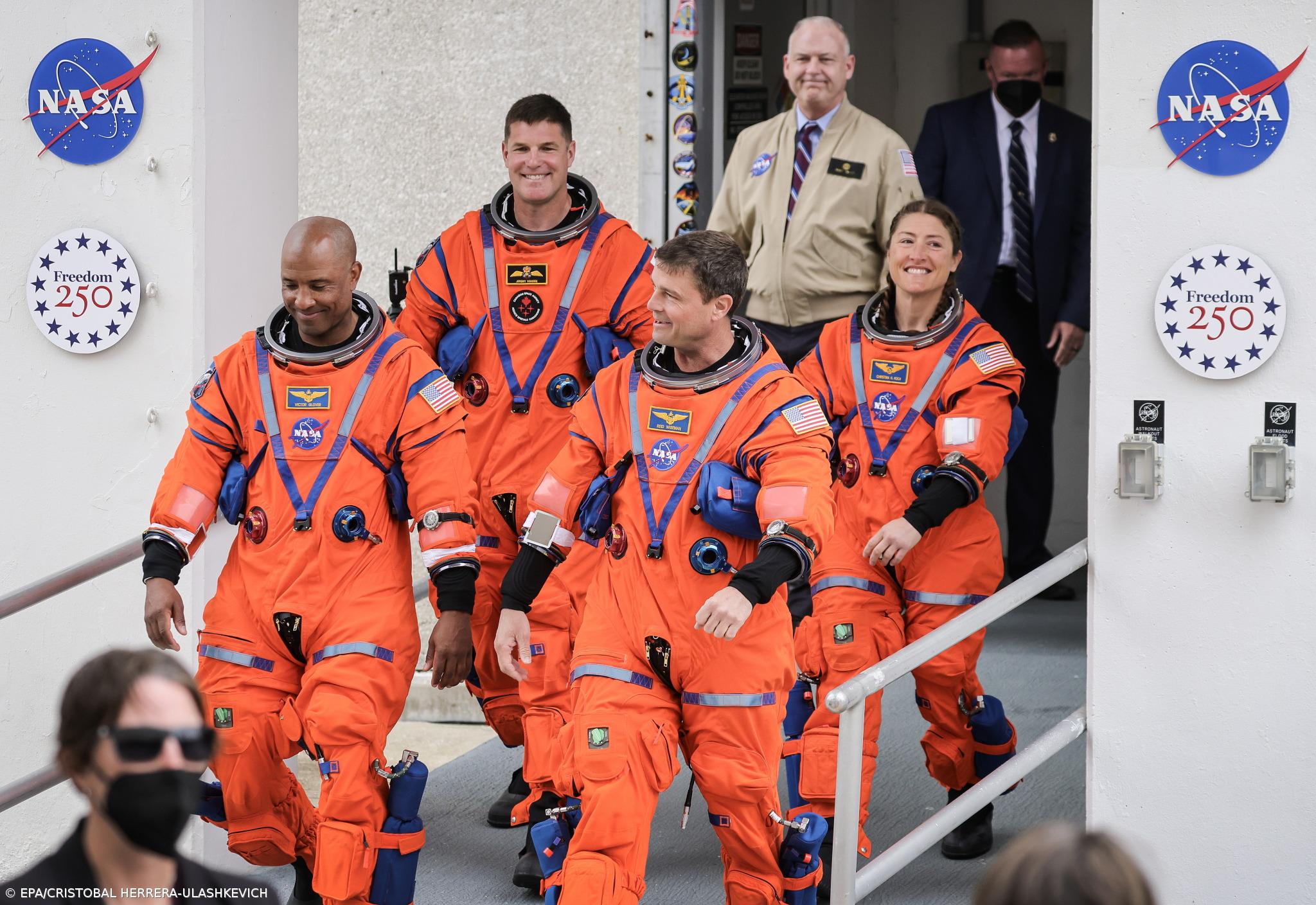 Astronautas da Artemis II acordam na cápsula Orion e orbitam a Terra no 1.º dia – Imagem 1