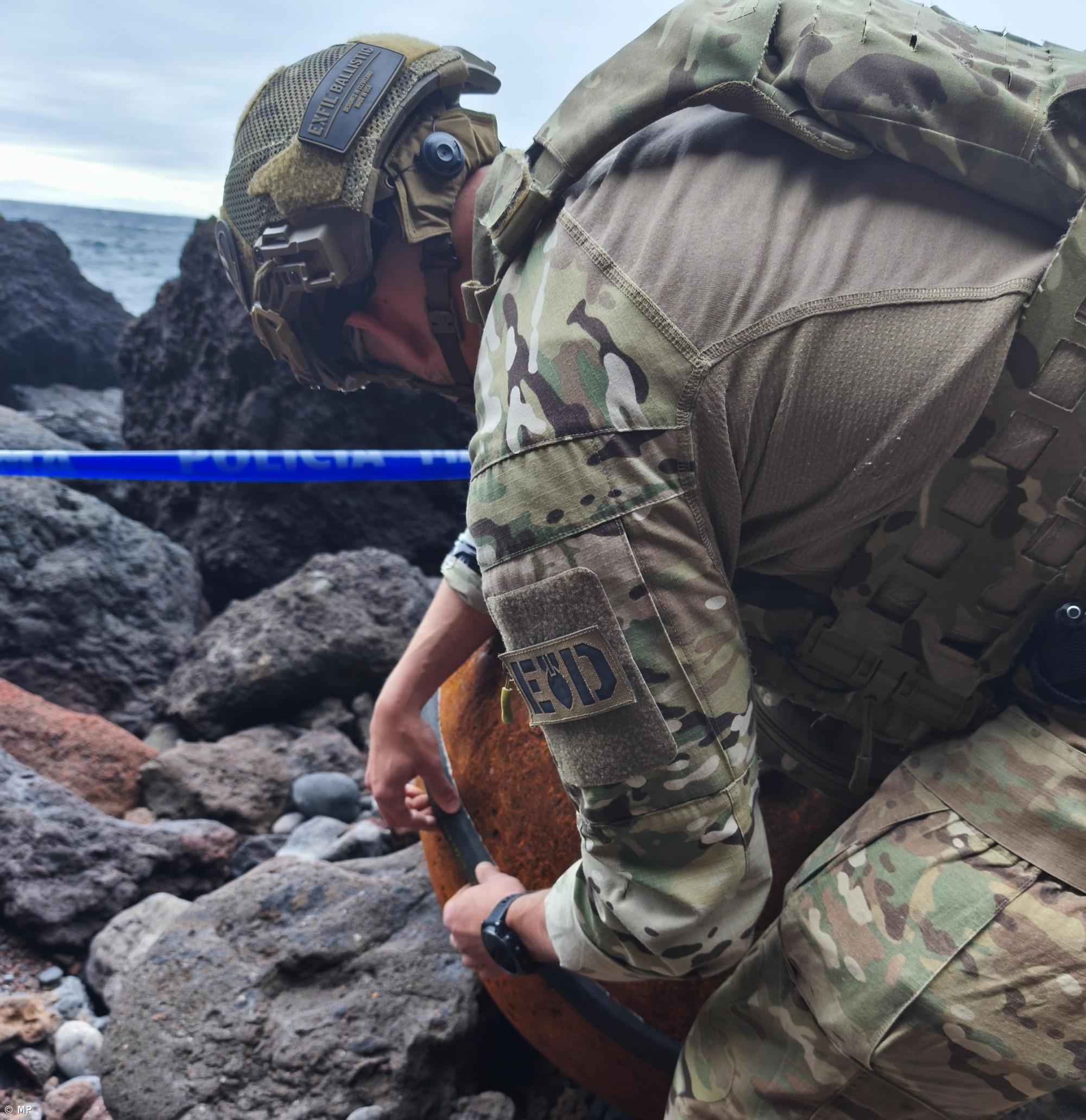 Mergulhadores Sapadores da Marinha desativam engenho explosivo na Graciosa – Imagem 1