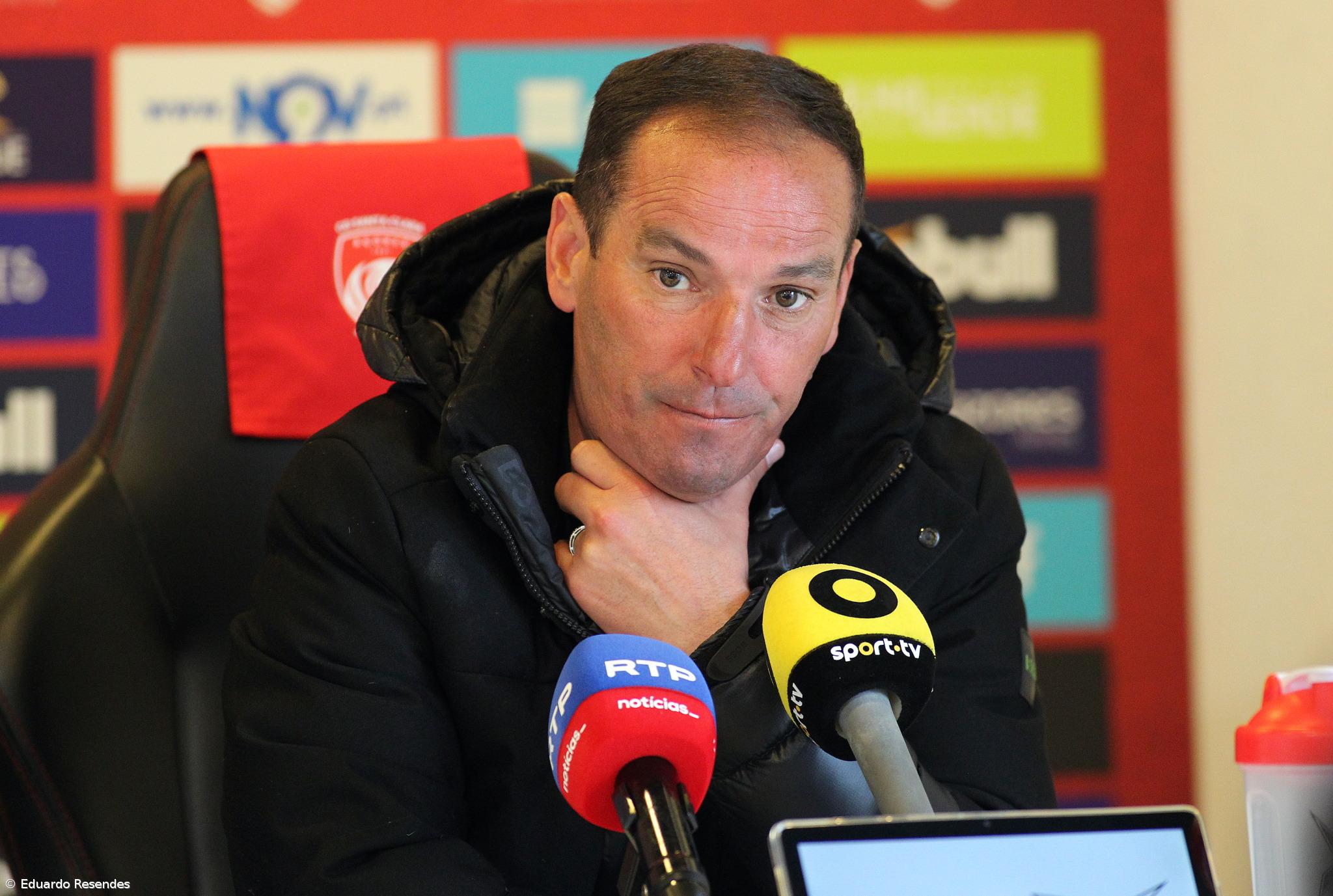 Petit deixa duras críticas à exibição do Santa Clara no Estádio de São Miguel – Imagem 1