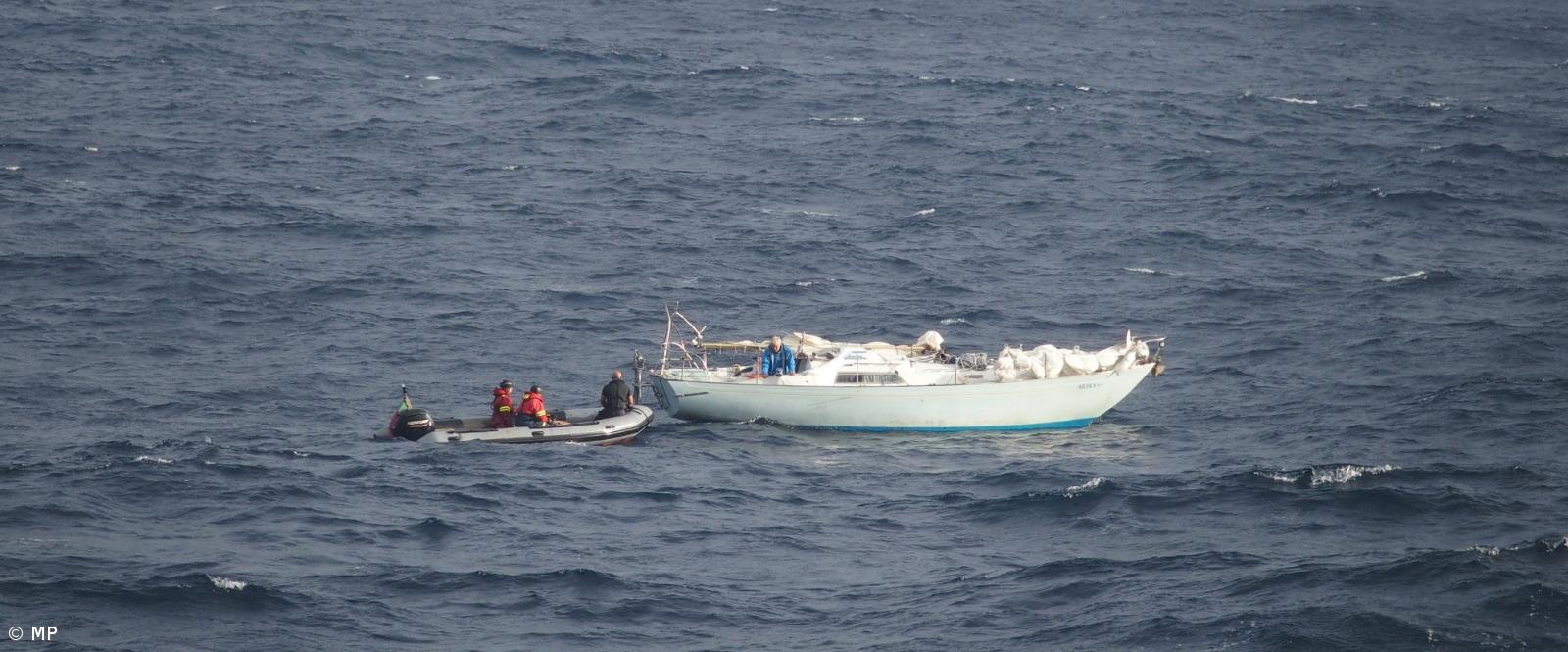 Marinha resgata velejador solitário ao largo da ilha de São Miguel – Imagem 1