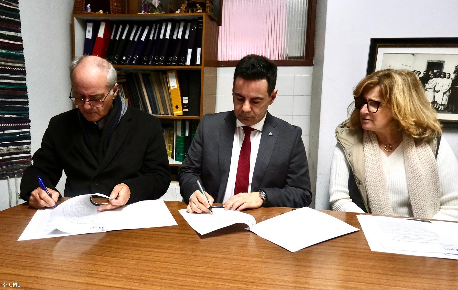 Autarquia da Lagoa apoia reconstrução de torre de igreja na Ribeira Chã – Imagem 1