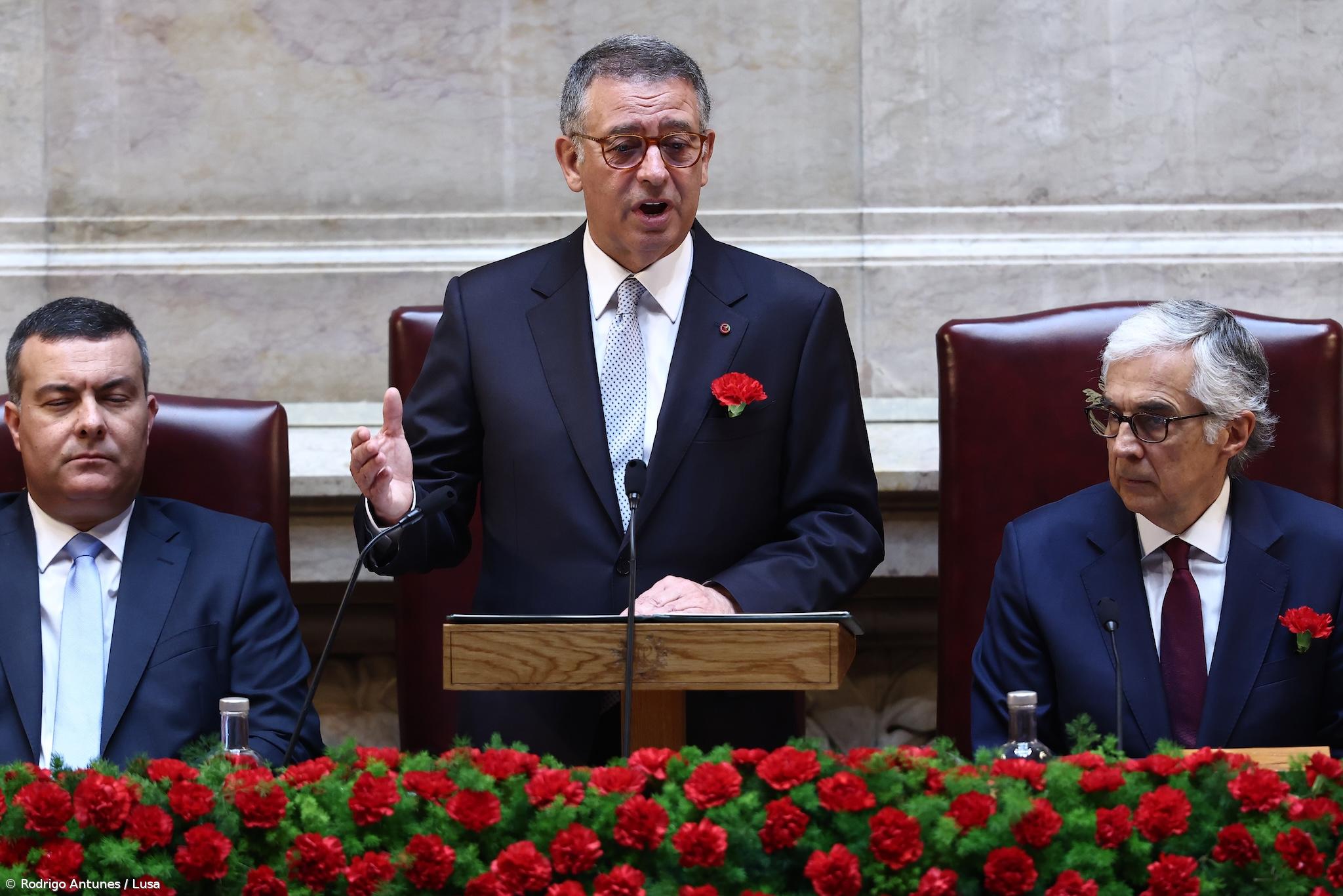 25 Abril: Seguro promete dar voz às ideias da juventude para que o país mude – Imagem 1