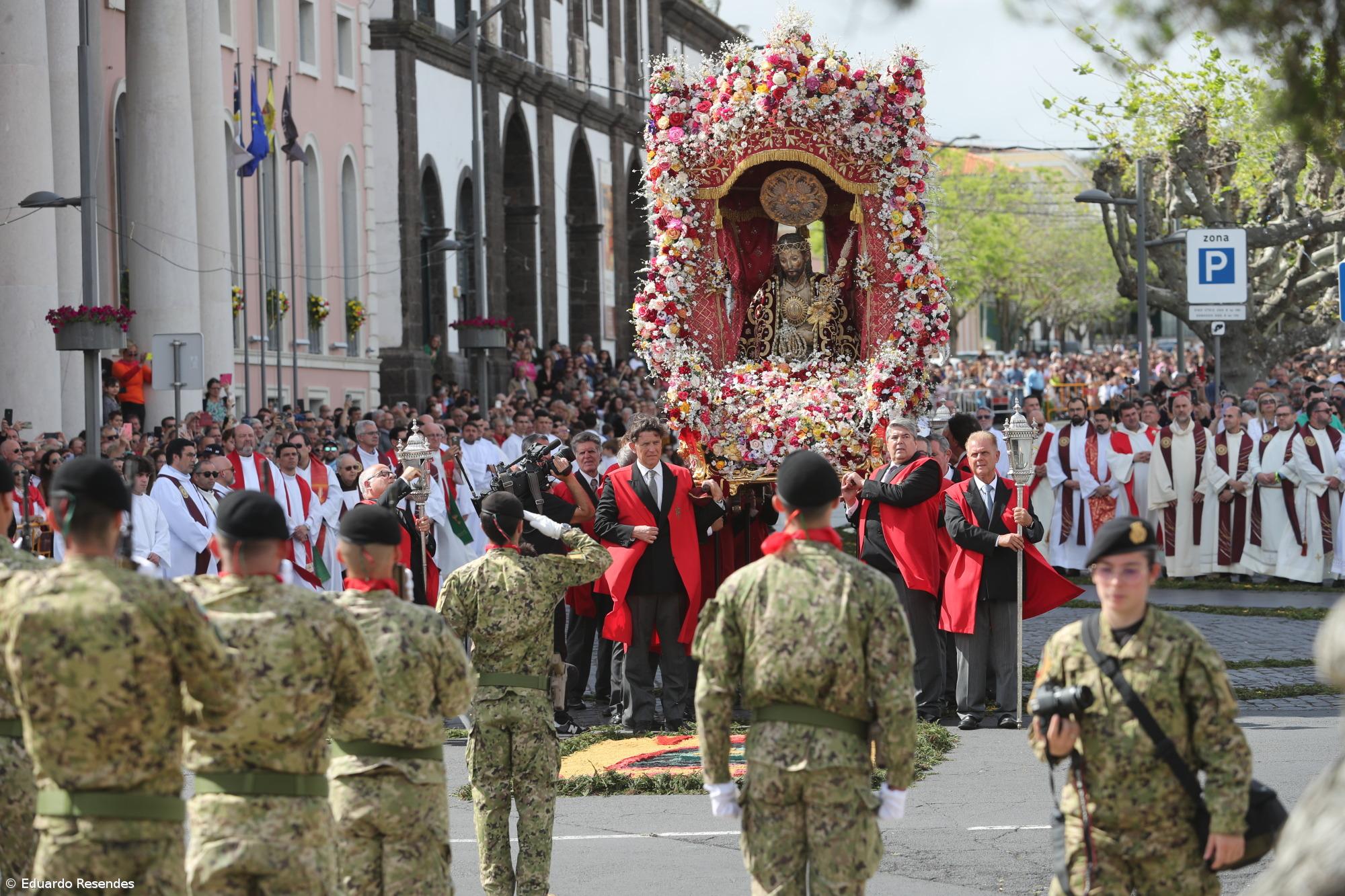 Forças Armadas alegam que participação na procissão do Santo Cristo é tradição enraizada – Imagem 1