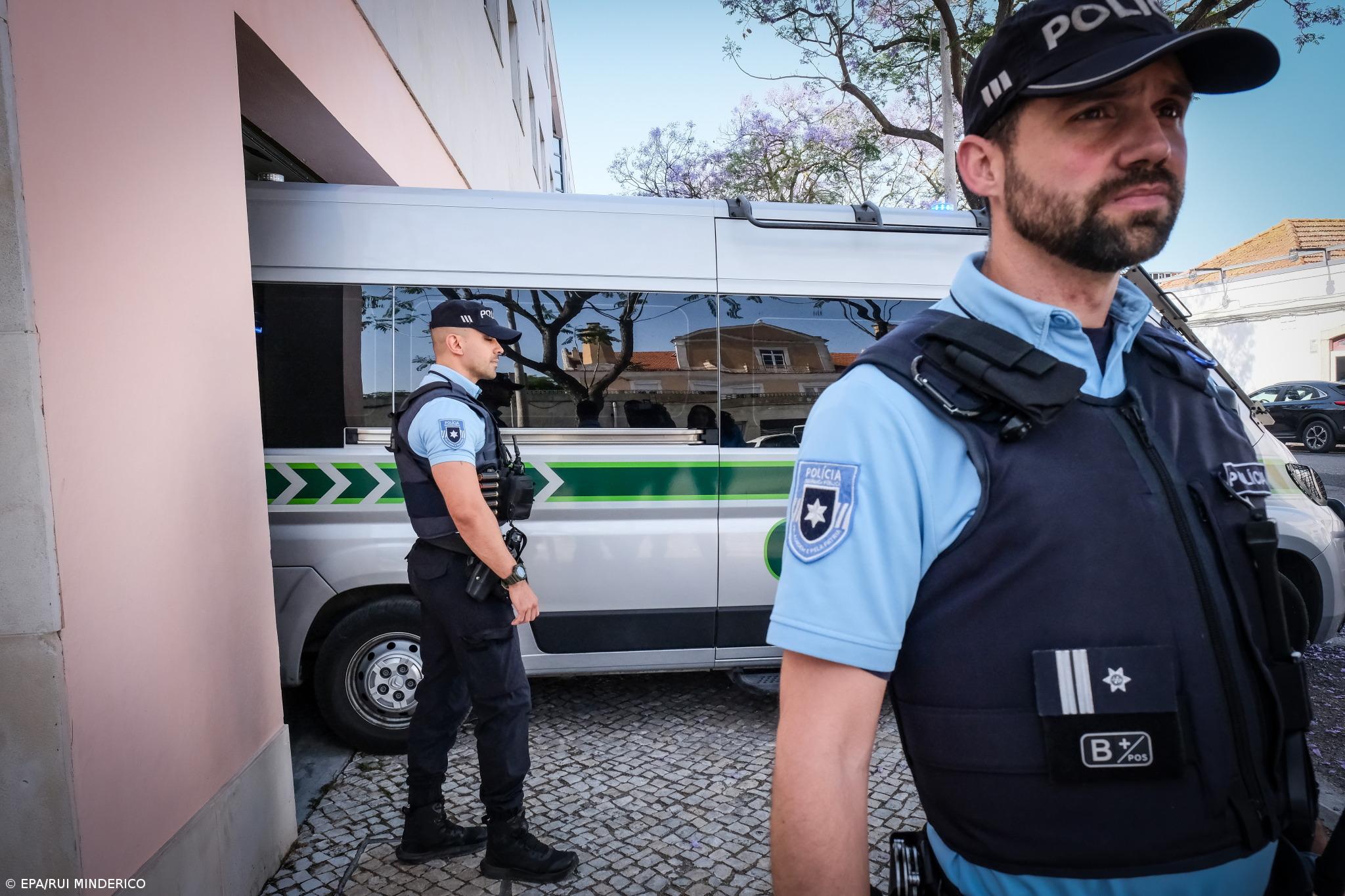 Tribunal retoma interrogatório a suspeitos de abandono de crianças em Alcácer – Imagem 1