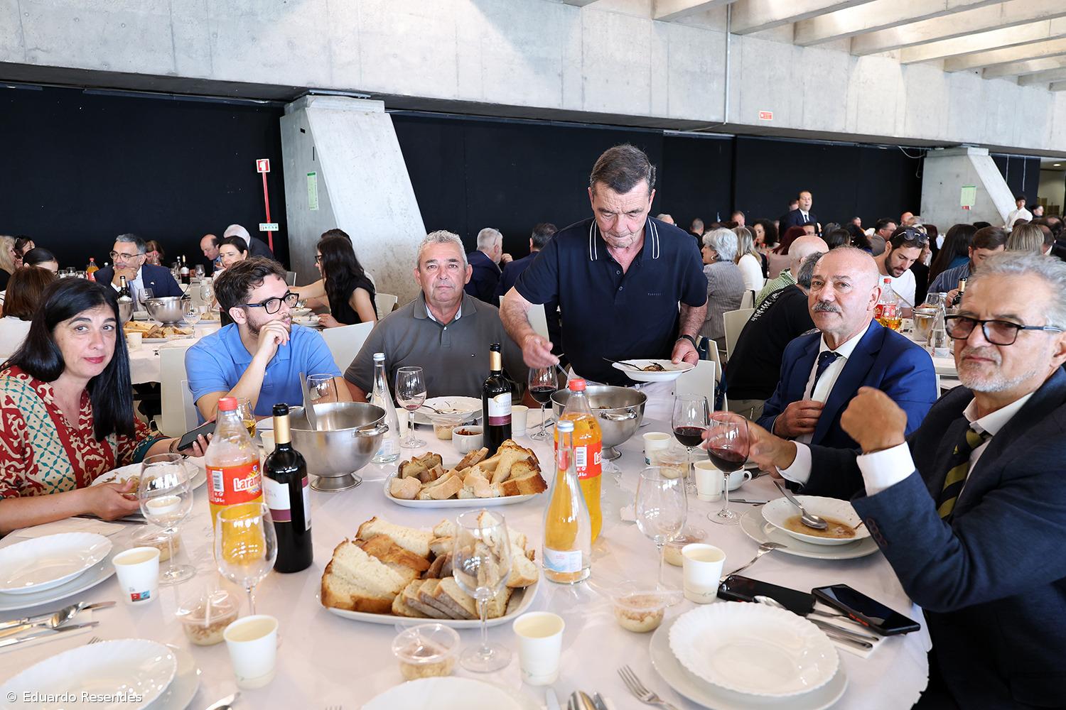 Sopas do Espírito Santo servidas em Ponta Delgada no Dia dos Açores comemoram a partilha – Imagem 7