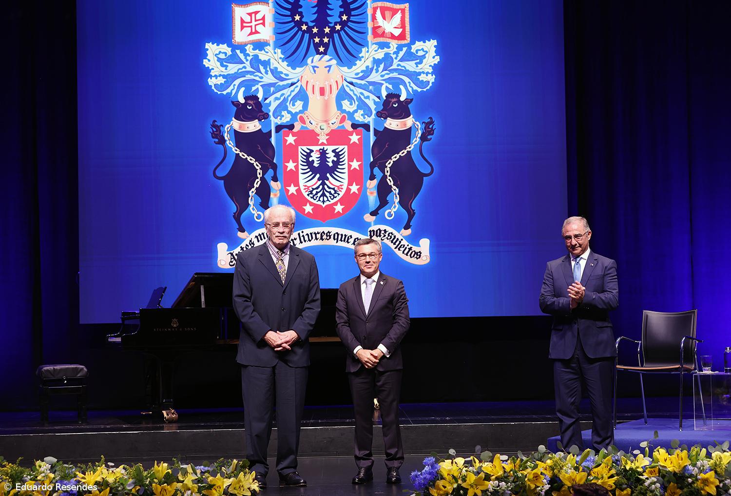 Personalidades e instituições distinguidas com as insígnias honoríficas açorianas – Imagem 2