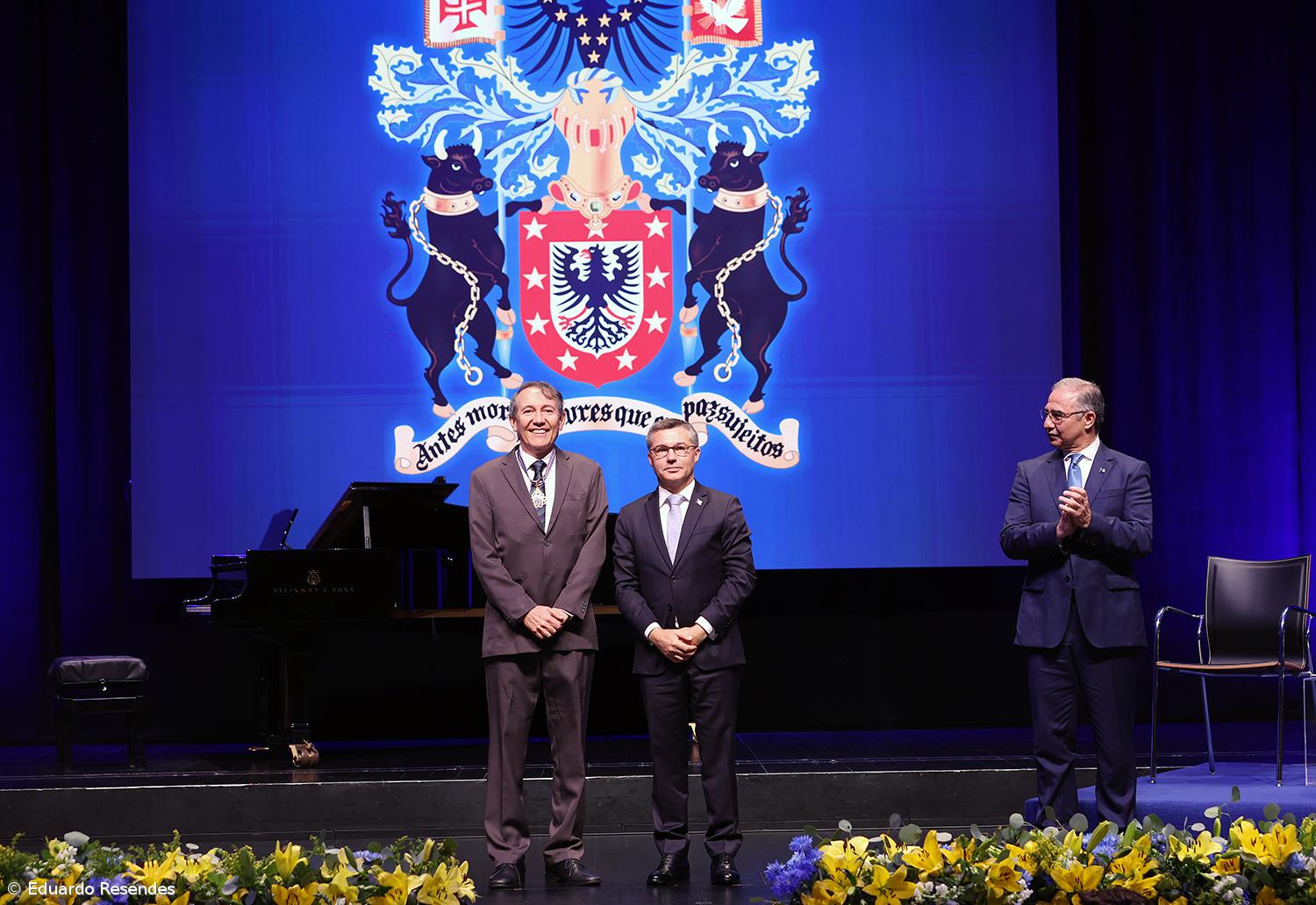 Personalidades e instituições distinguidas com as insígnias honoríficas açorianas – Imagem 3