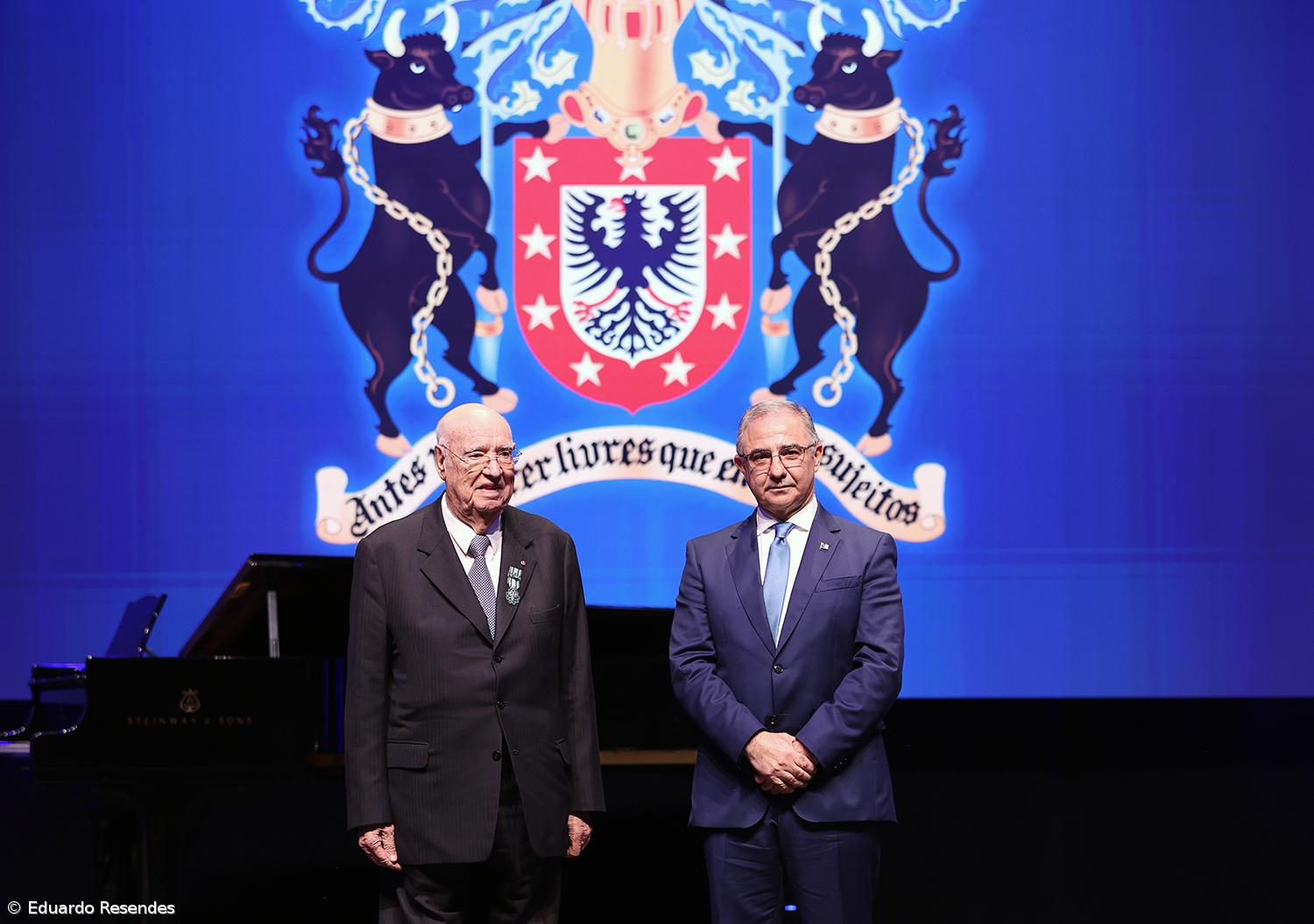 Personalidades e instituições distinguidas com as insígnias honoríficas açorianas – Imagem 8