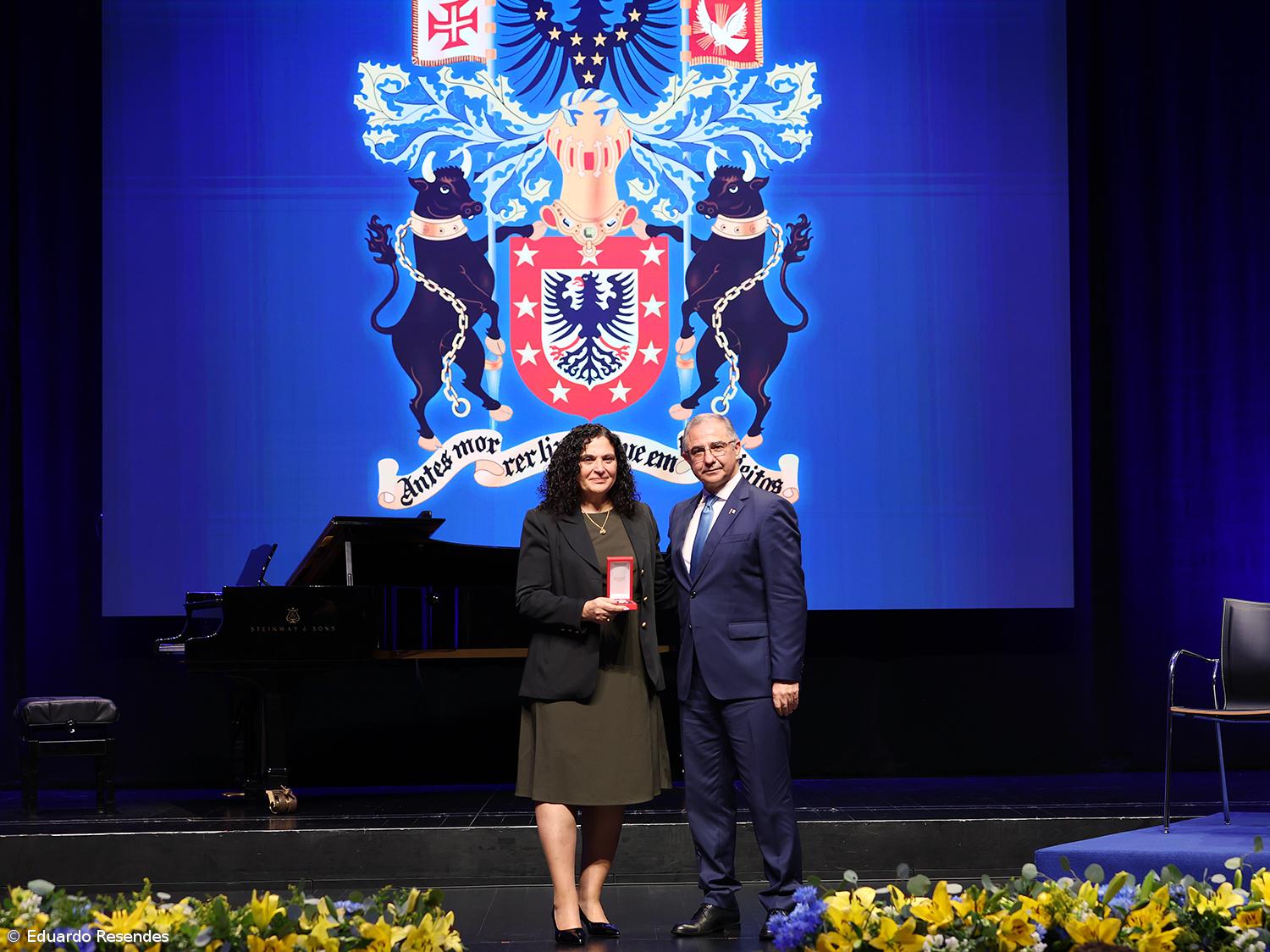 Personalidades e instituições distinguidas com as insígnias honoríficas açorianas – Imagem 9