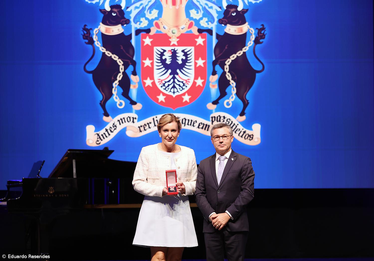 Personalidades e instituições distinguidas com as insígnias honoríficas açorianas – Imagem 11