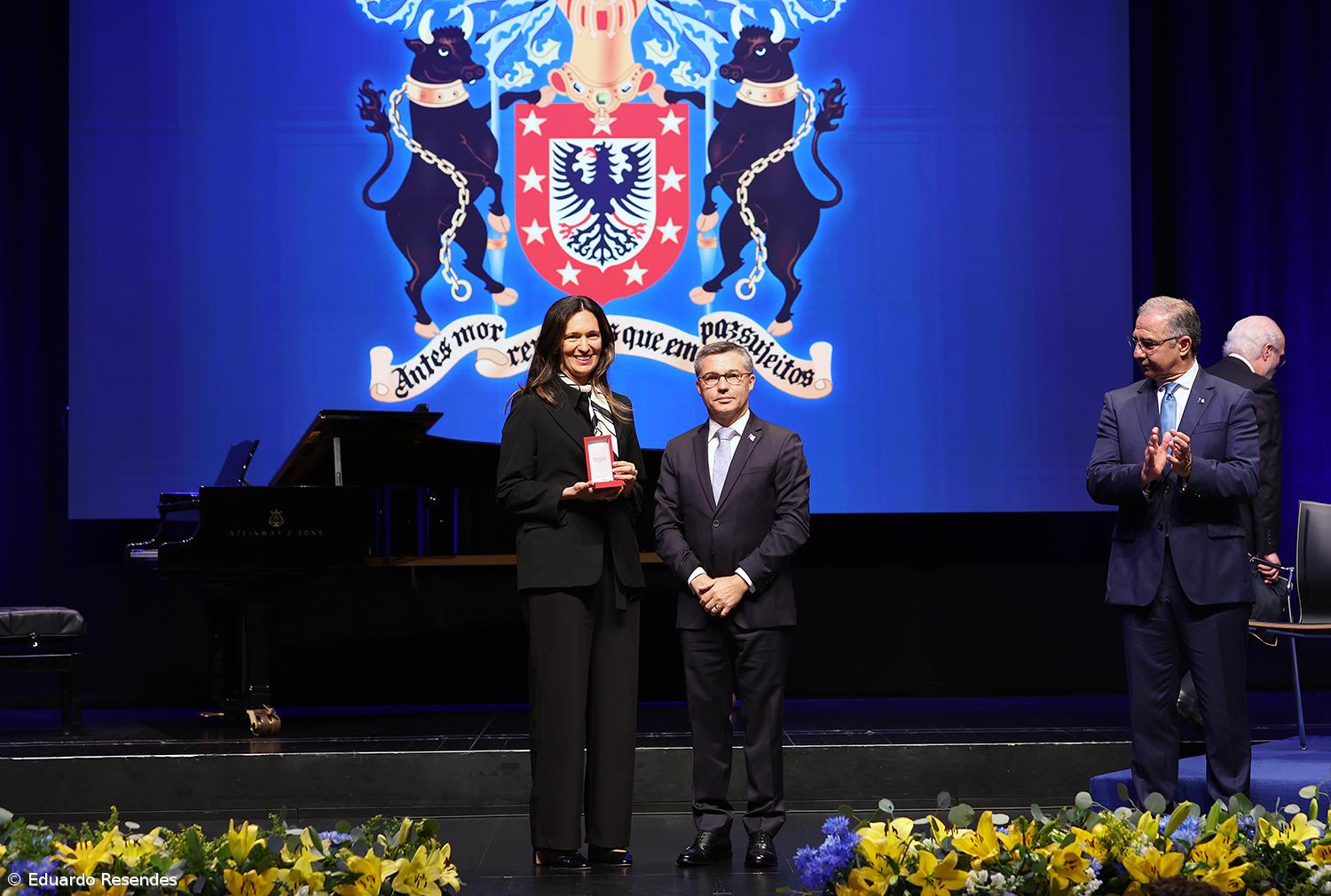 Personalidades e instituições distinguidas com as insígnias honoríficas açorianas – Imagem 14