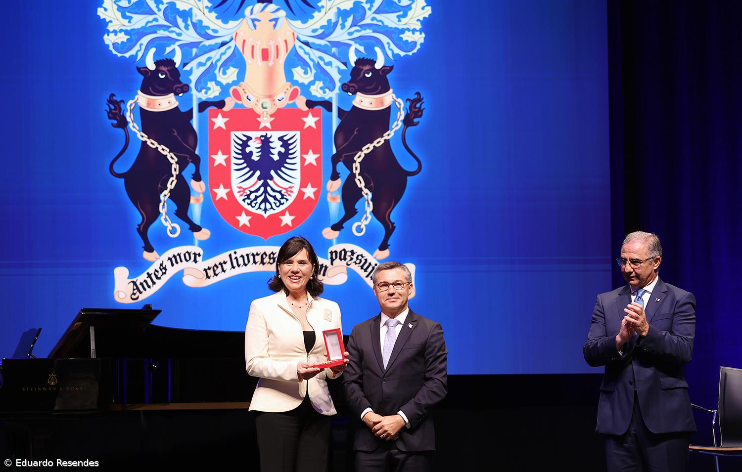 Personalidades e instituições distinguidas com as insígnias honoríficas açorianas – Imagem 19