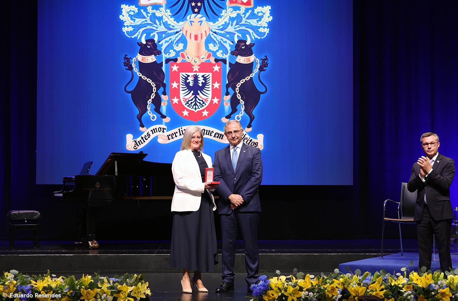 Personalidades e instituições distinguidas com as insígnias honoríficas açorianas – Imagem 20