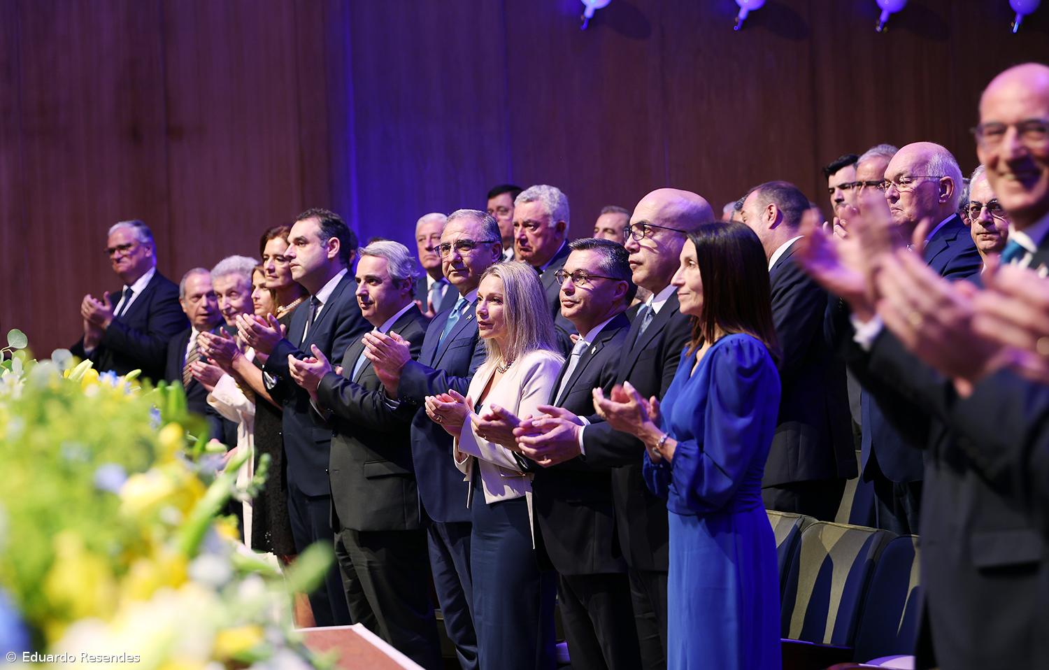 Personalidades e instituições distinguidas com as insígnias honoríficas açorianas – Imagem 24