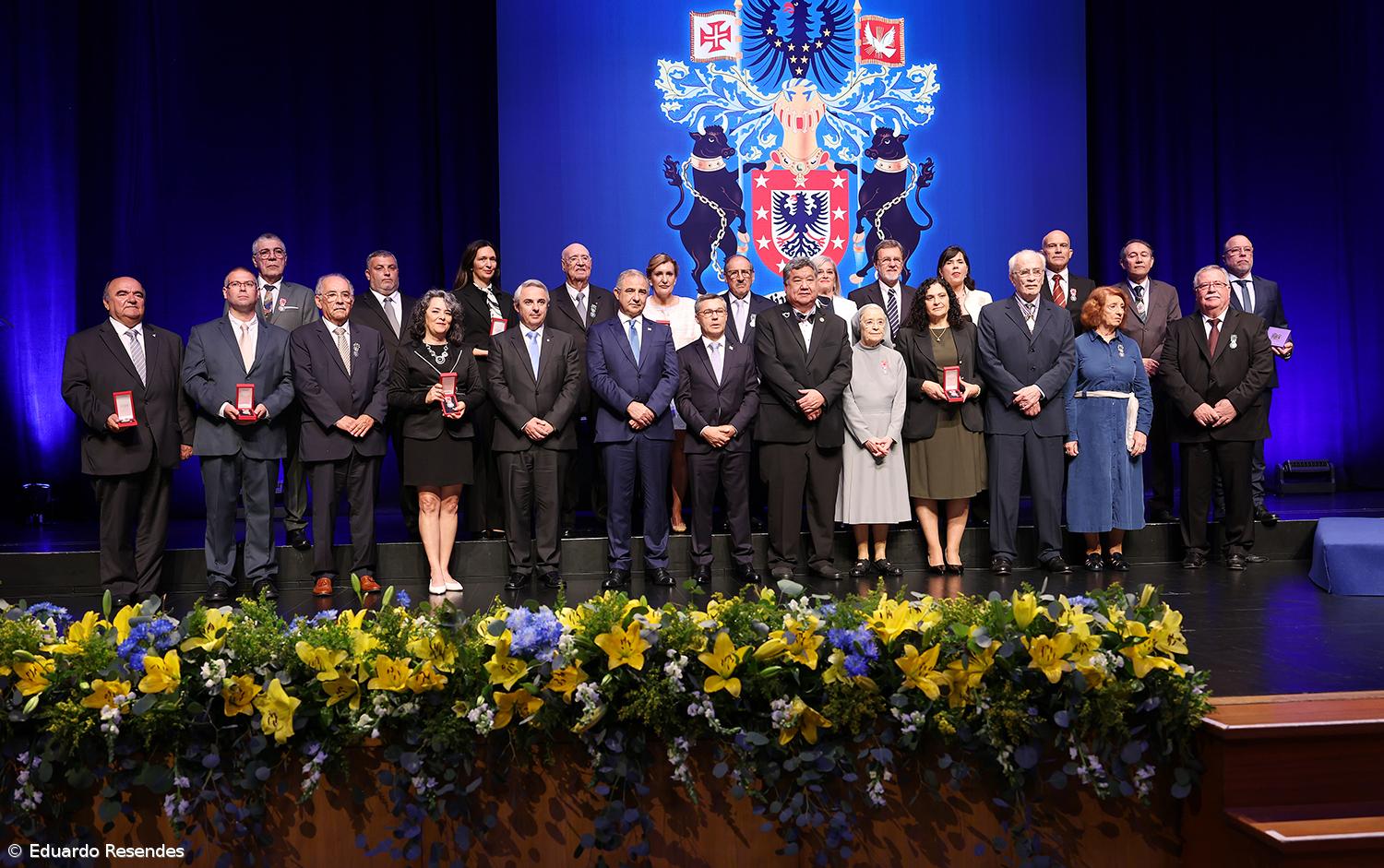 Personalidades e instituições distinguidas com as insígnias honoríficas açorianas – Imagem 25