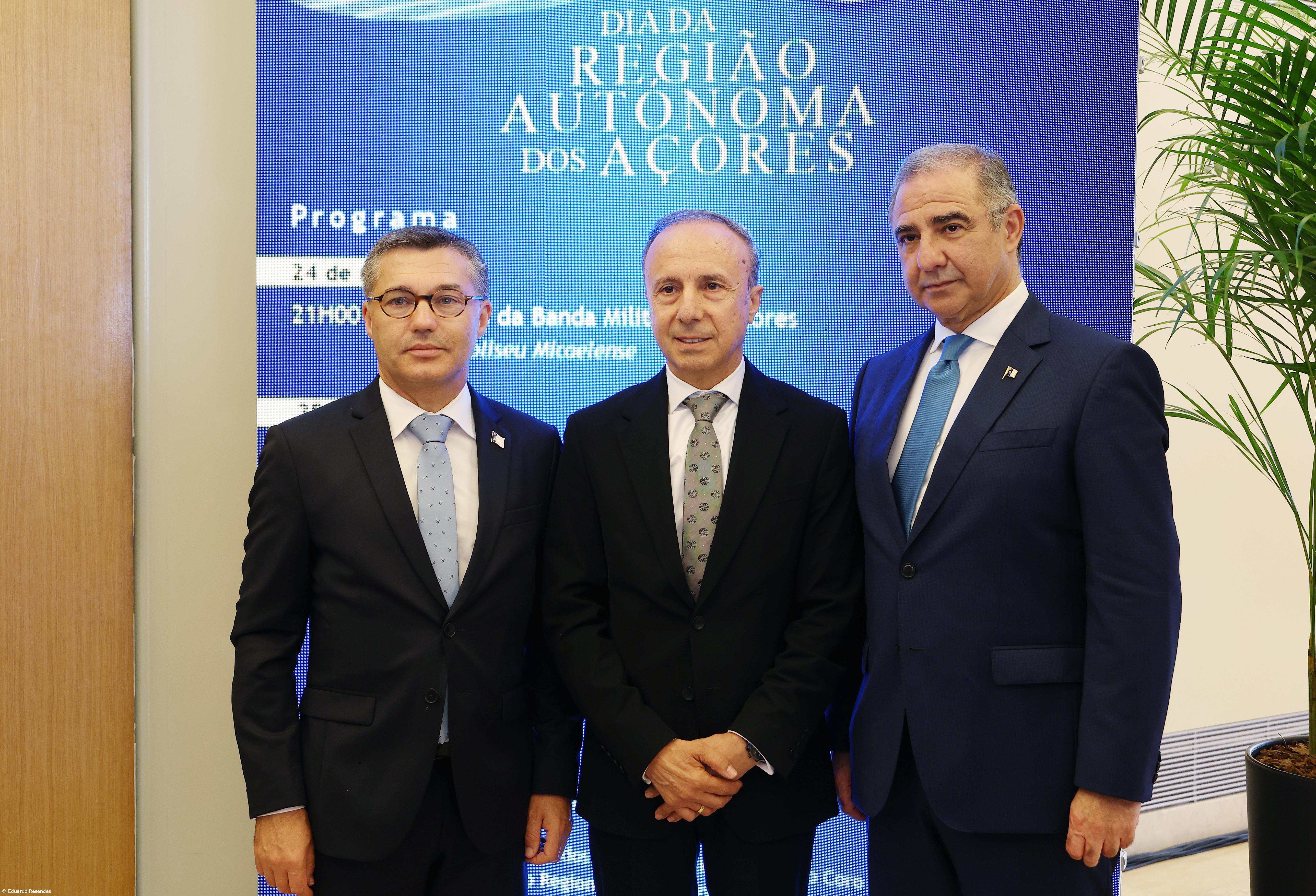 Personalidades e instituições distinguidas com as insígnias honoríficas açorianas – Imagem 28