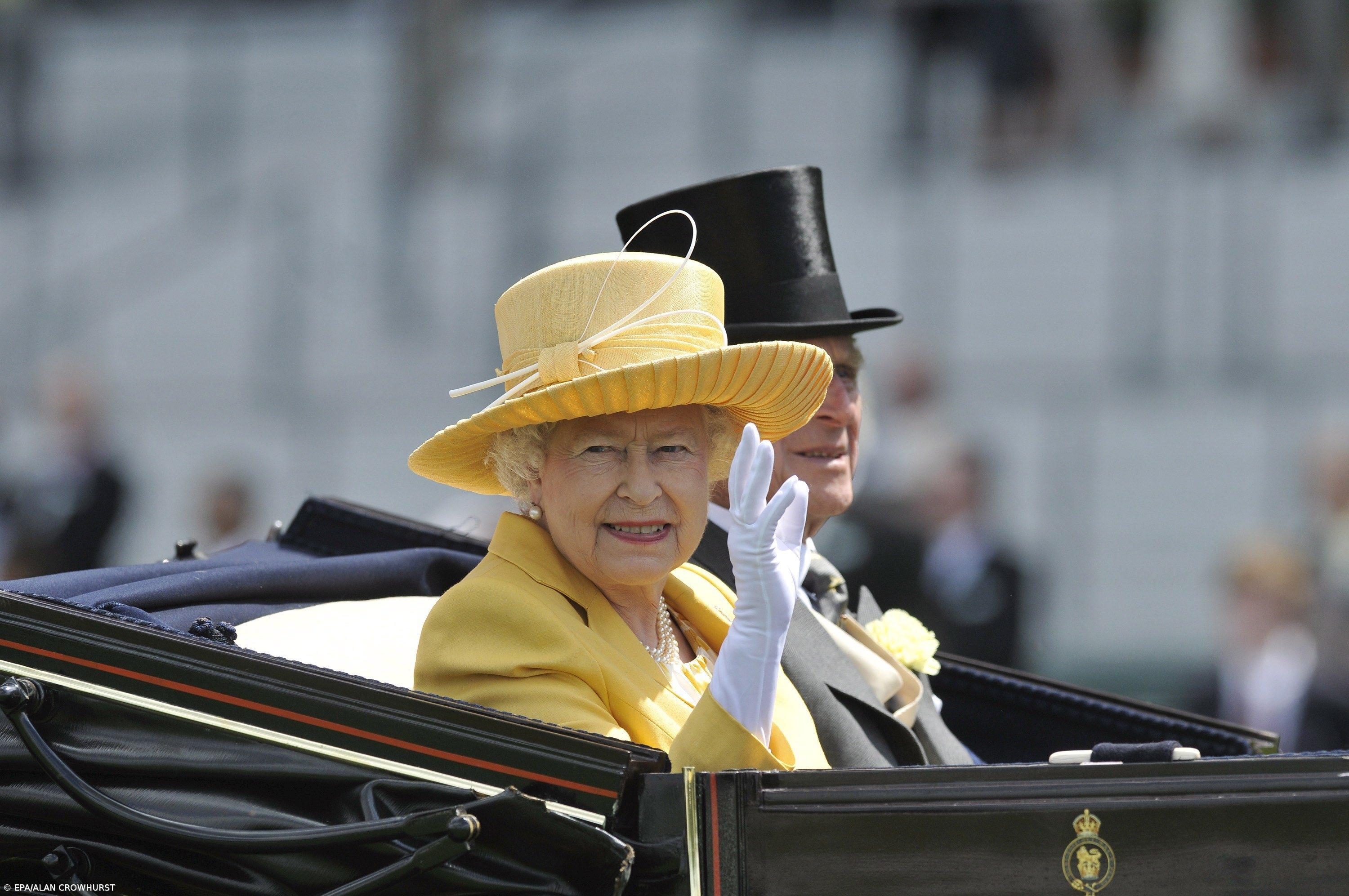 Rainha Isabel II e marido recebem primeira dose da vacina – Imagem 1