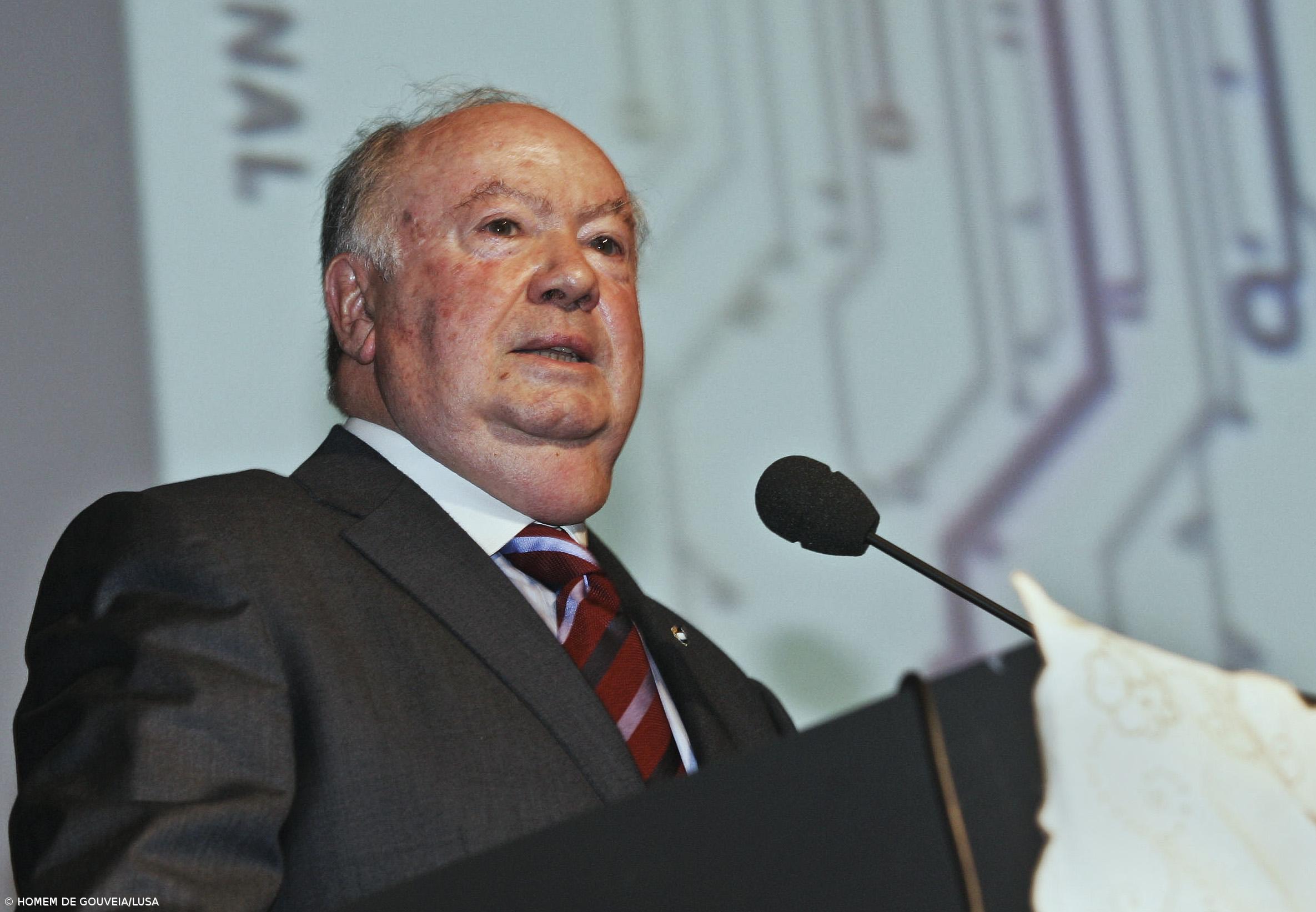 "Deus repôs parte do que os socialistas roubaram na Zona Franca da Madeira" – Imagem 1