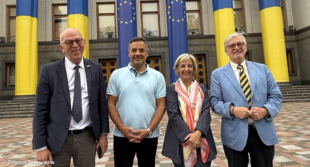 Eurodeputado do PS em Kiev para reforçar apoio europeu à Ucrânia – Imagem 1