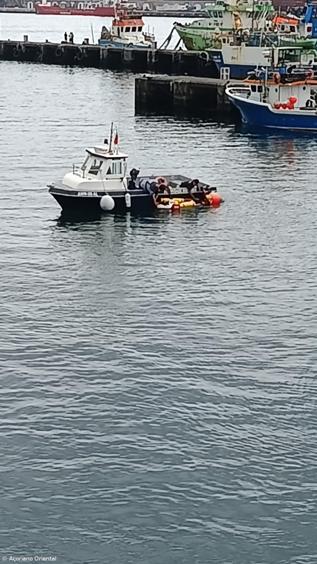Resgatado corpo de homem na baía do porto de Ponta Delgada – Imagem 1