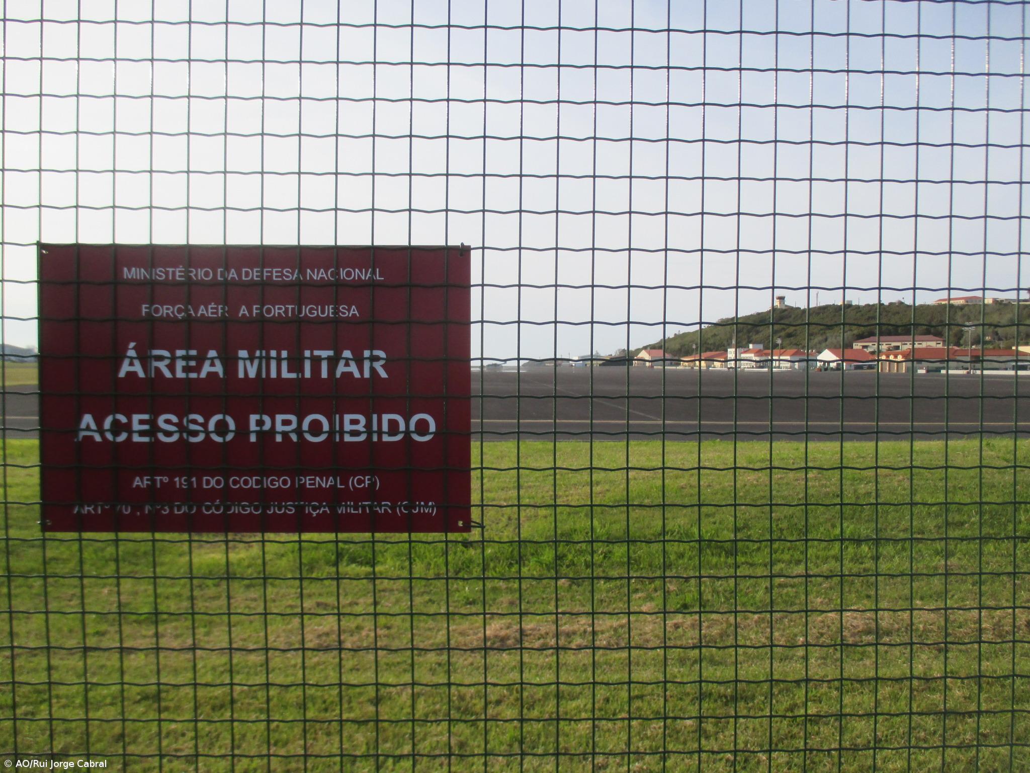 Contaminação dos solos persiste na Base das Lajes, confirma relatório do LNEC – Imagem 1