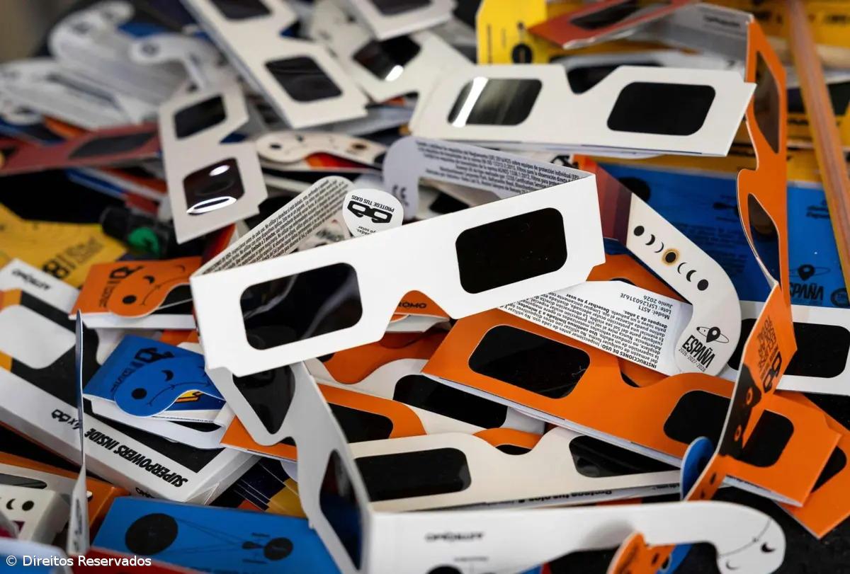 Esgotados óculos gratuitos para observação do eclipse solar total – Imagem 1
