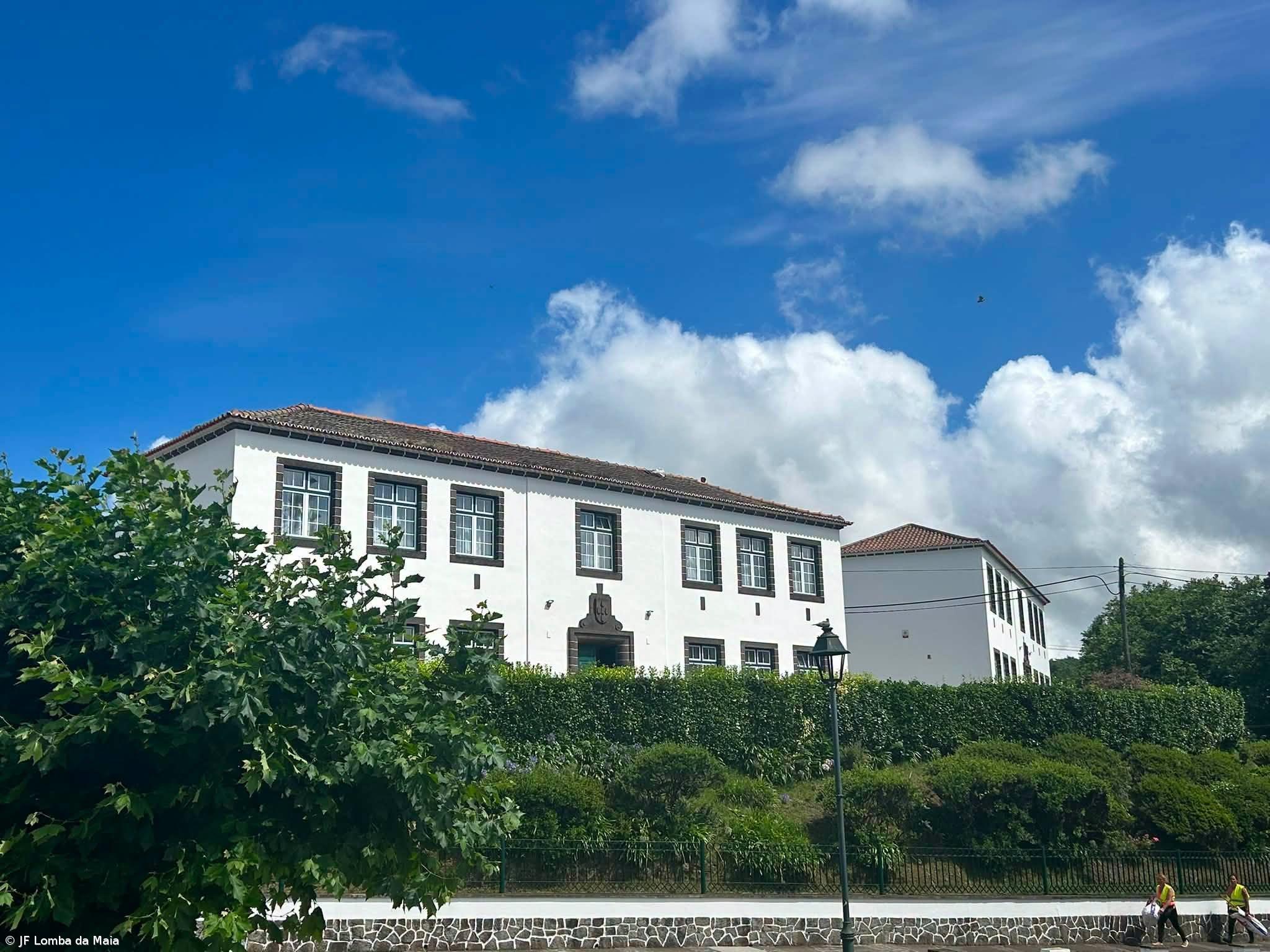 Obras de reparação em escola da Lomba da Maia – Imagem 1