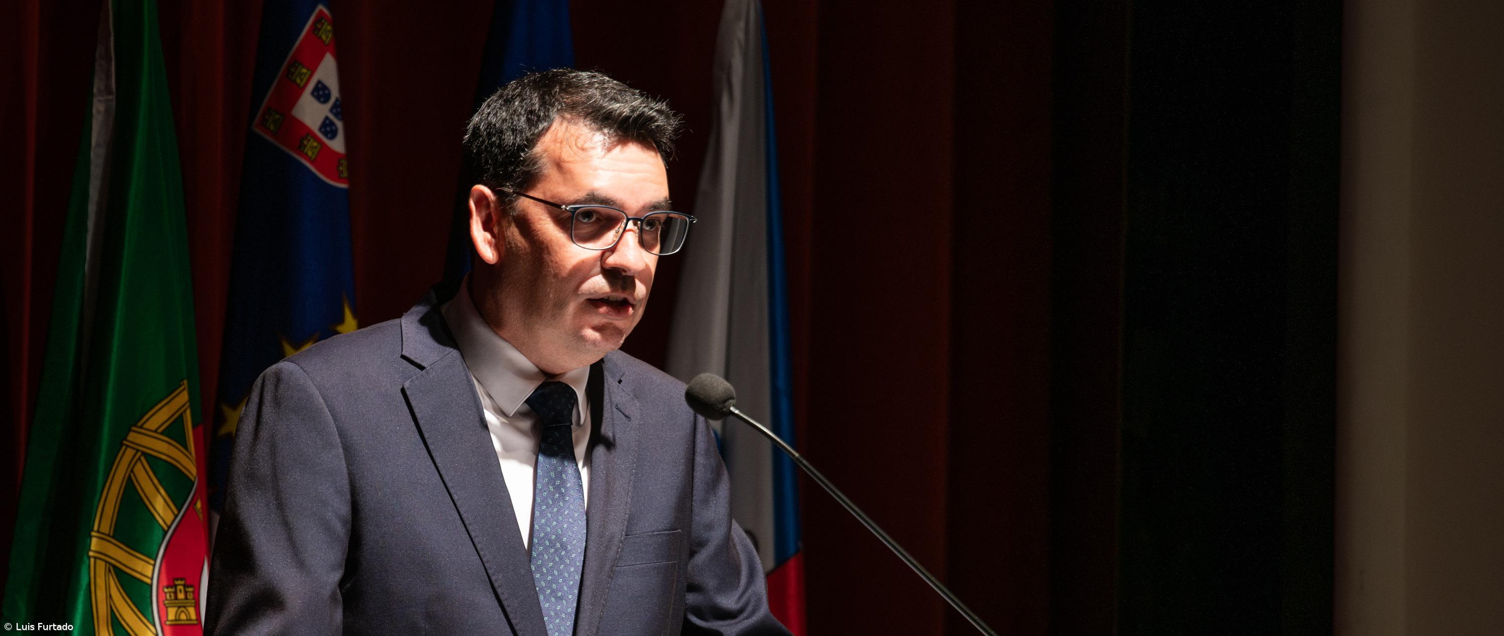 Autarca da Ribeira Grande condena investida contra viaturas da PSP em Rabo de Peixe – Imagem 1