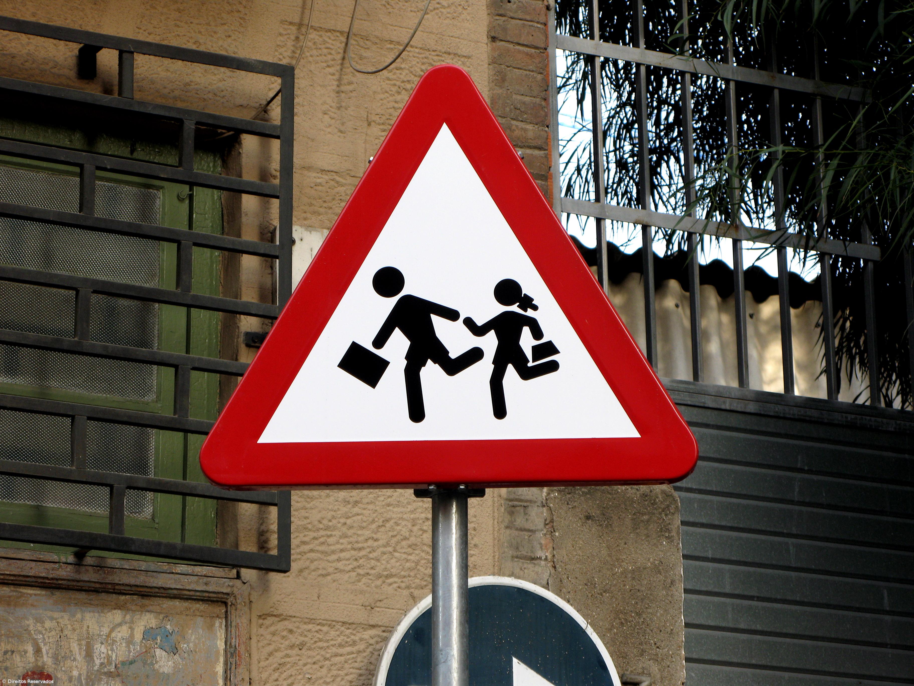 Instituir propinas no secundário é incompatível com escolaridade obrigatória  – Imagem 1