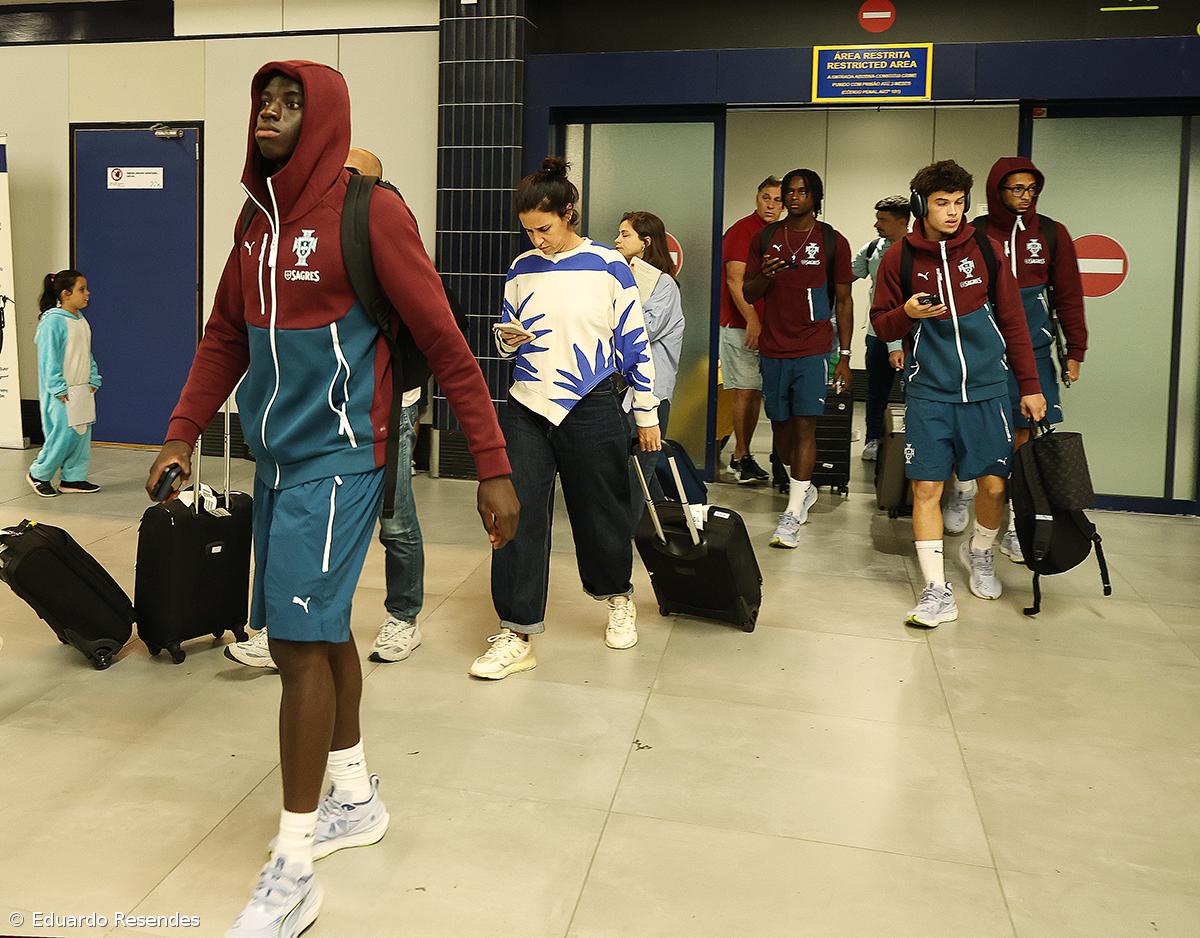 Chegada discreta da Seleção de Sub-21 a Ponta Delgada  – Imagem 5