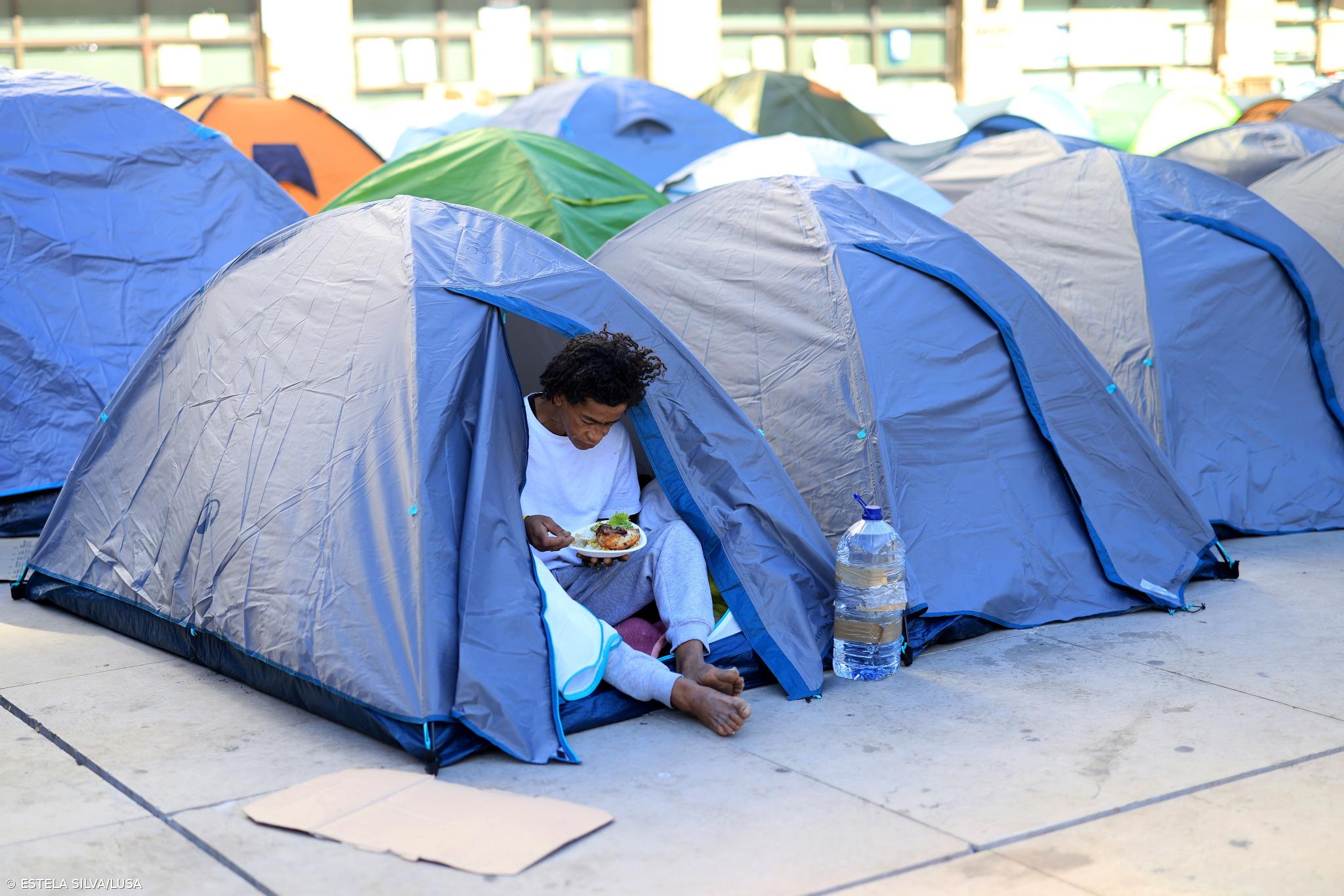 Acampada no Porto convida a manifestação no sábado e critica Governo – Imagem 1
