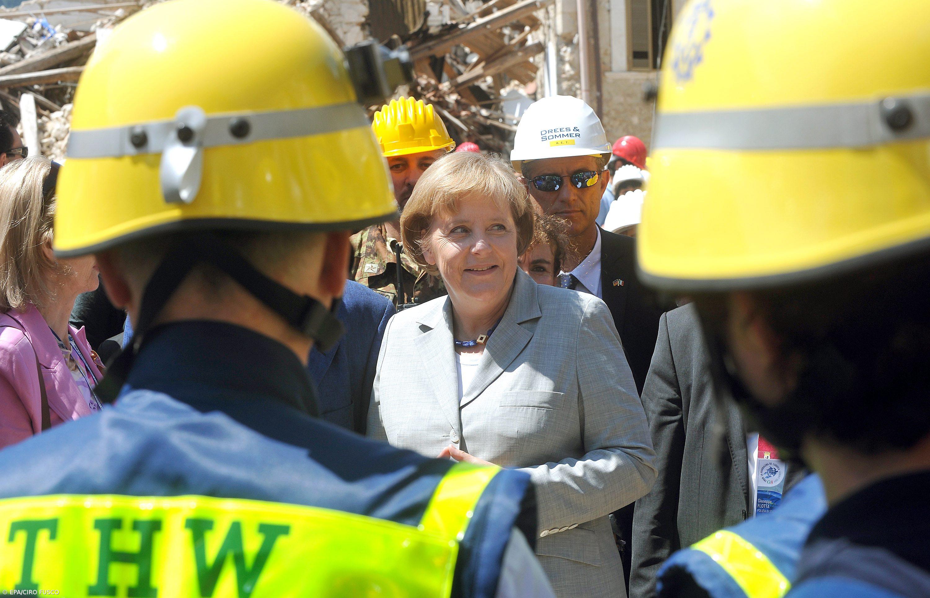 Angela Merkel considera boa ideia taxar bónus de banqueiros  – Imagem 1