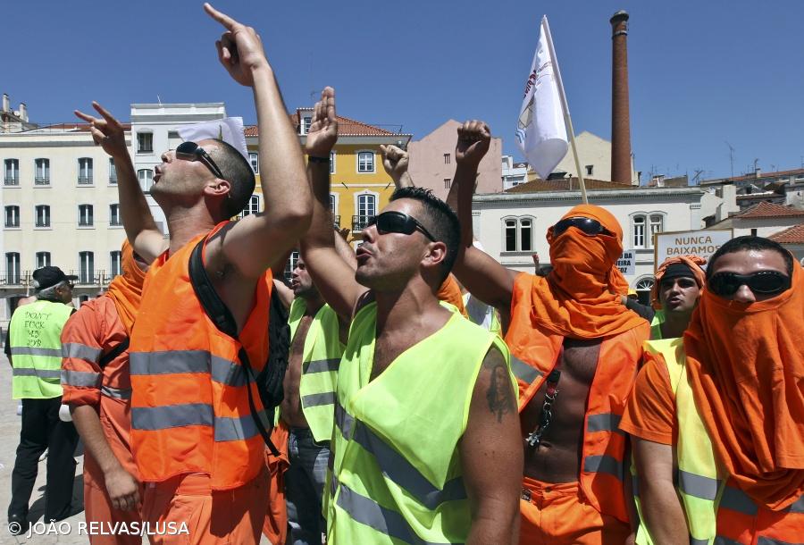 Estivadores manifestam-se contra Sócrates – Imagem 1