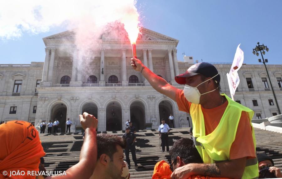 Federação dos trabalhadores portuários demarca-se de confrontos de estivadores – Imagem 1